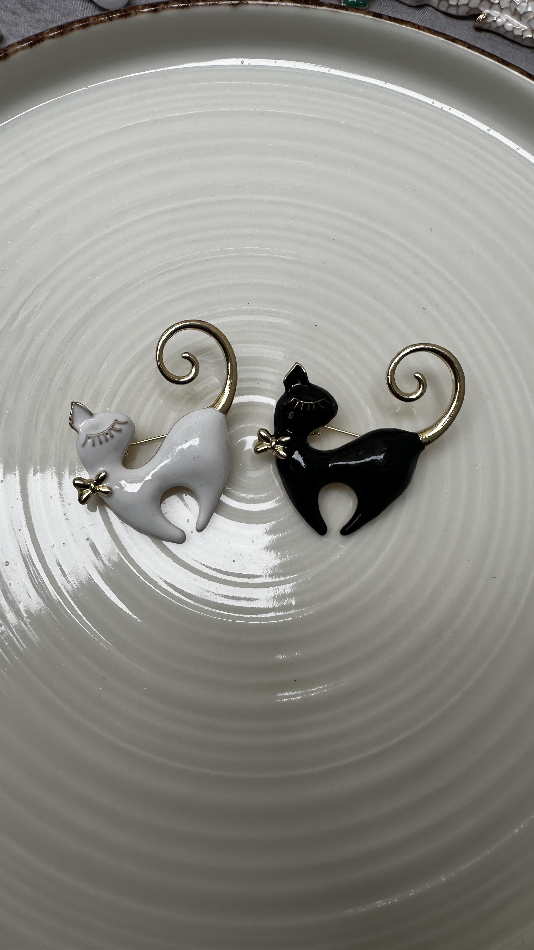 Mineli Kedicik Broş