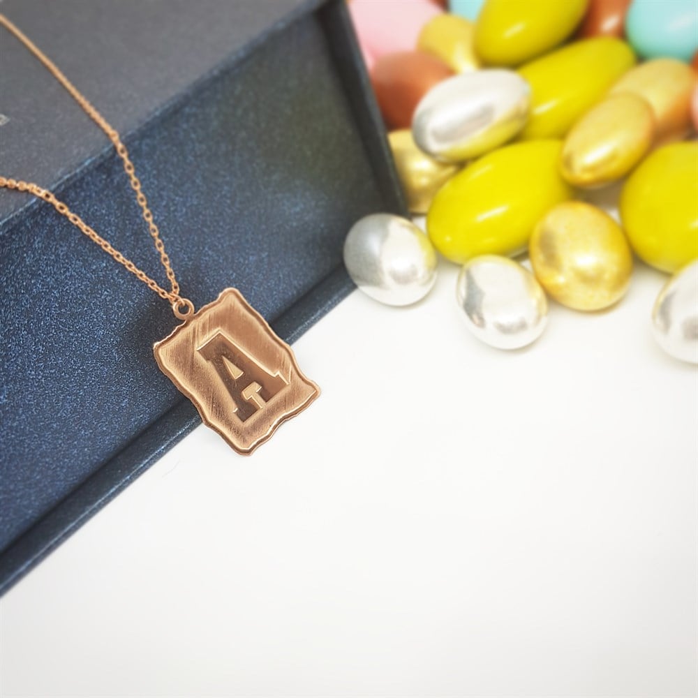 Nostalji Kare Plaka Harf Gümüş Kolye