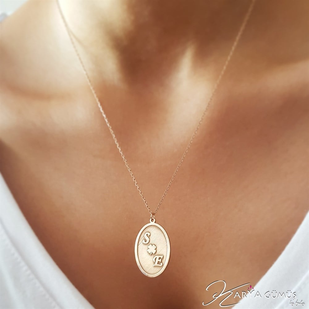 OVAL PLAKA HARF YONCA GÜMÜŞ KOLYE