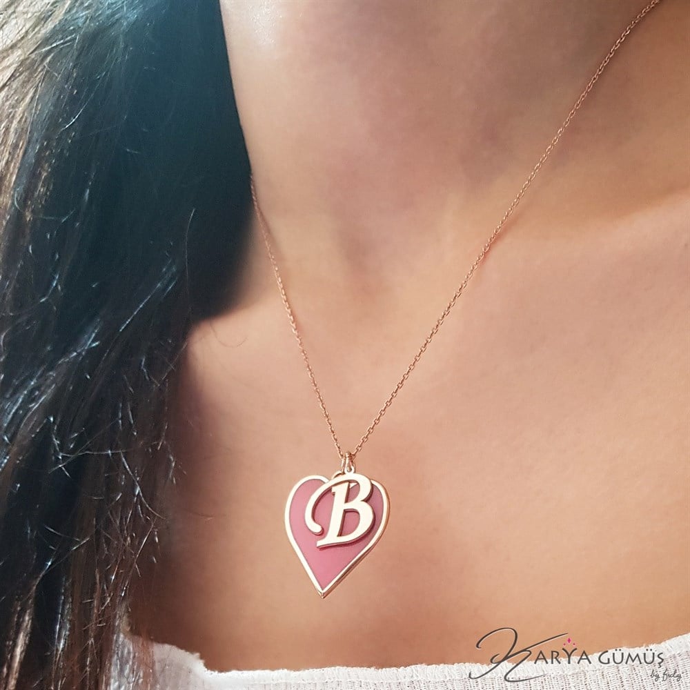 PEMBE SEDEFLİ KALP HARF GÜMÜŞ KOLYE