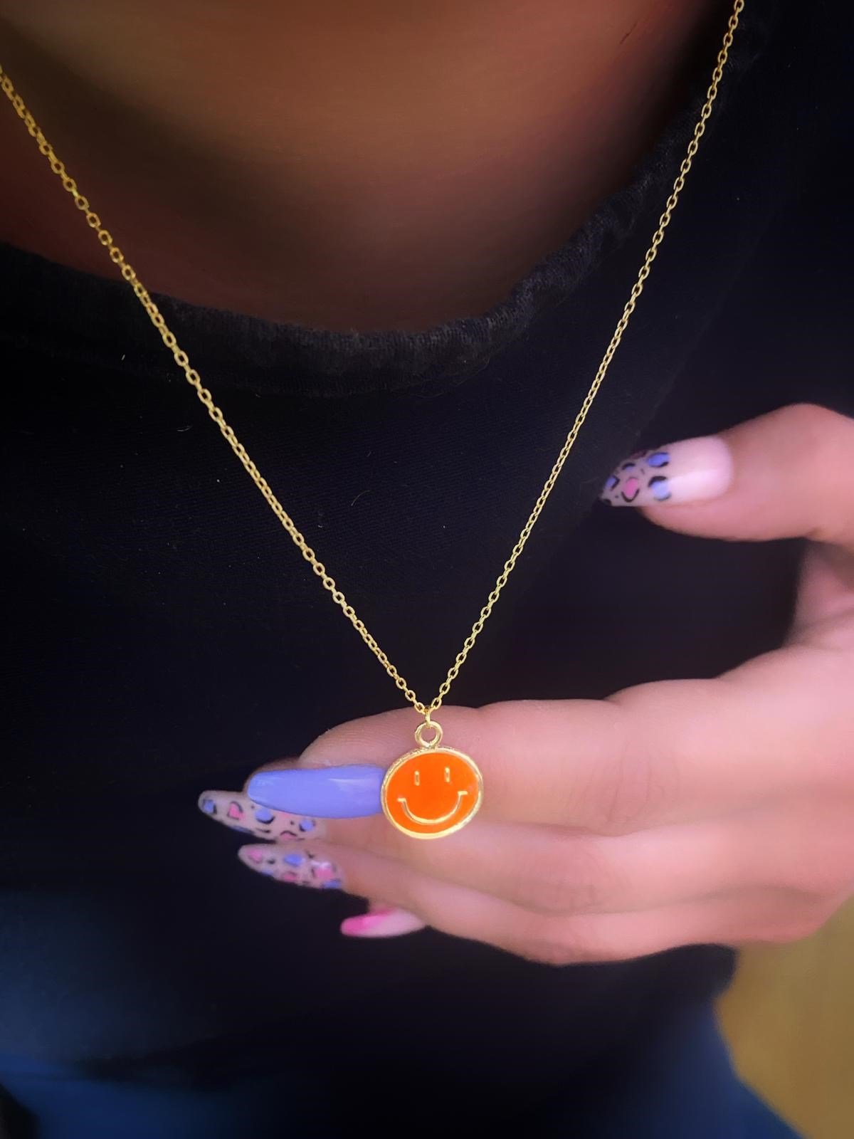 Tasarım Mineli Gülen Yüz Gümüş Kolye 