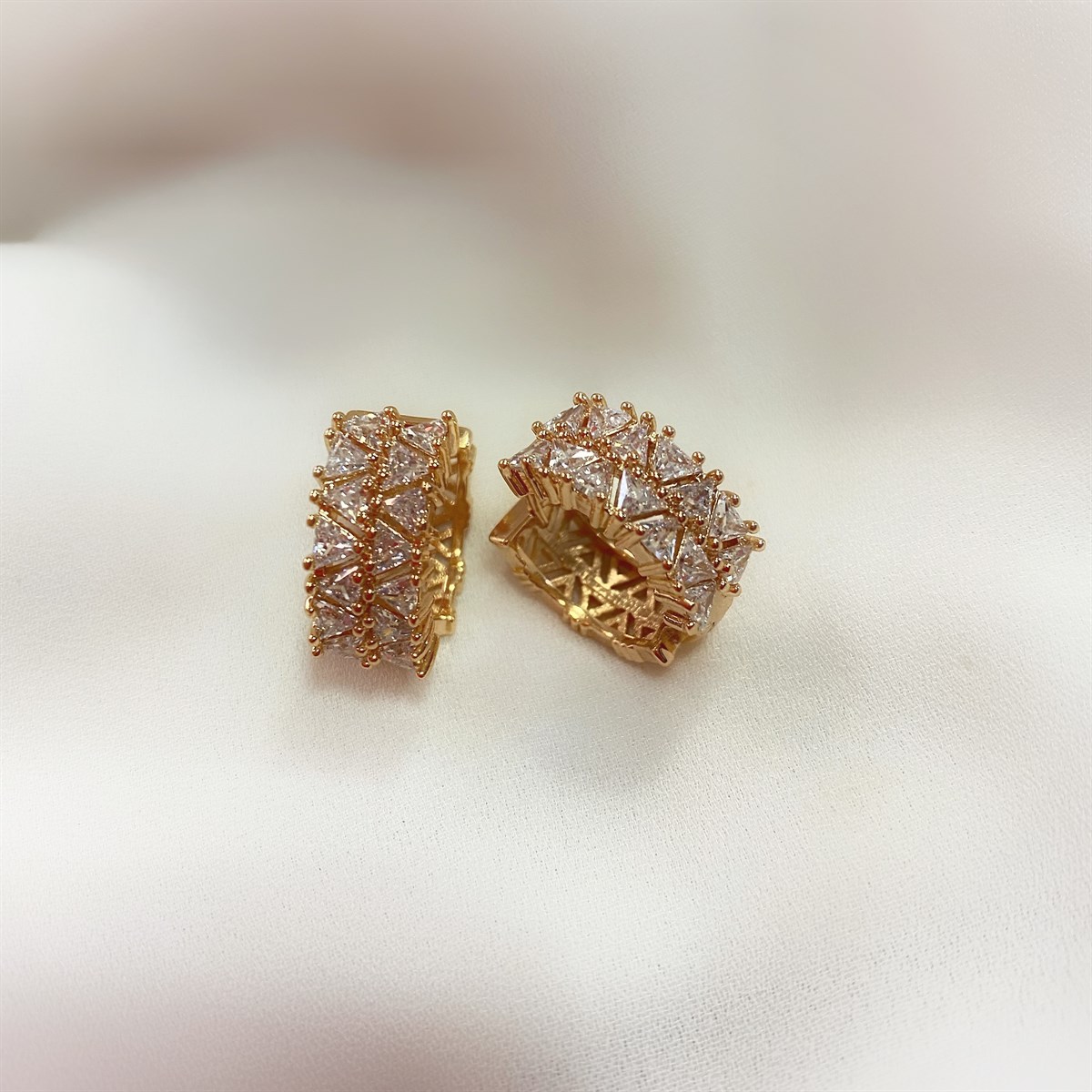 Üçgen Baget Taşlı Byfuly Küpe 