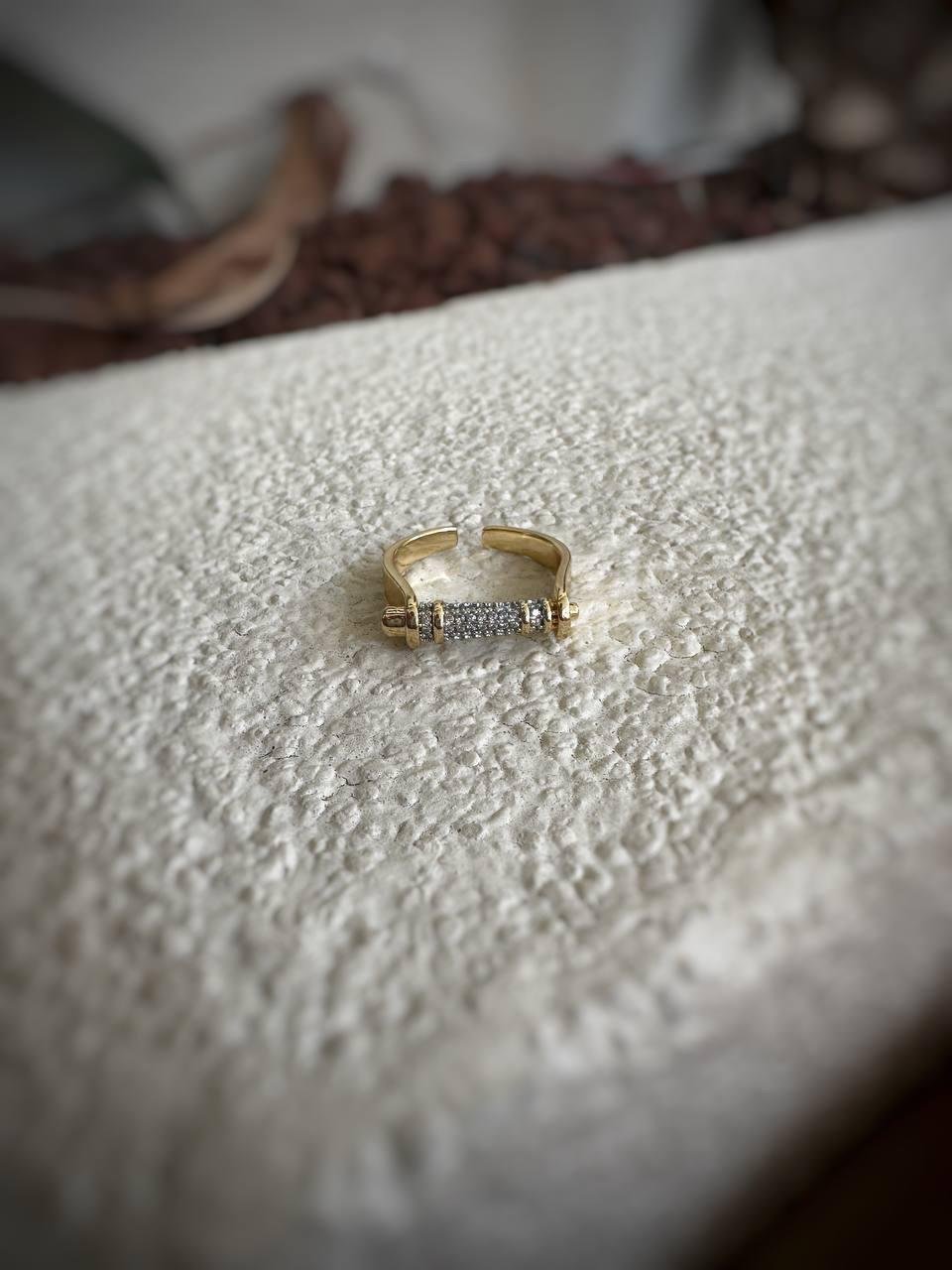 Zirkon Taş Detay Asimetrik Çelik Yüzük