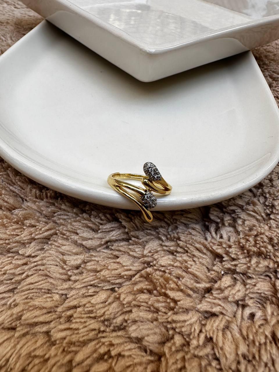 Zirkon Taşlı Damla Sarmal Yüzük