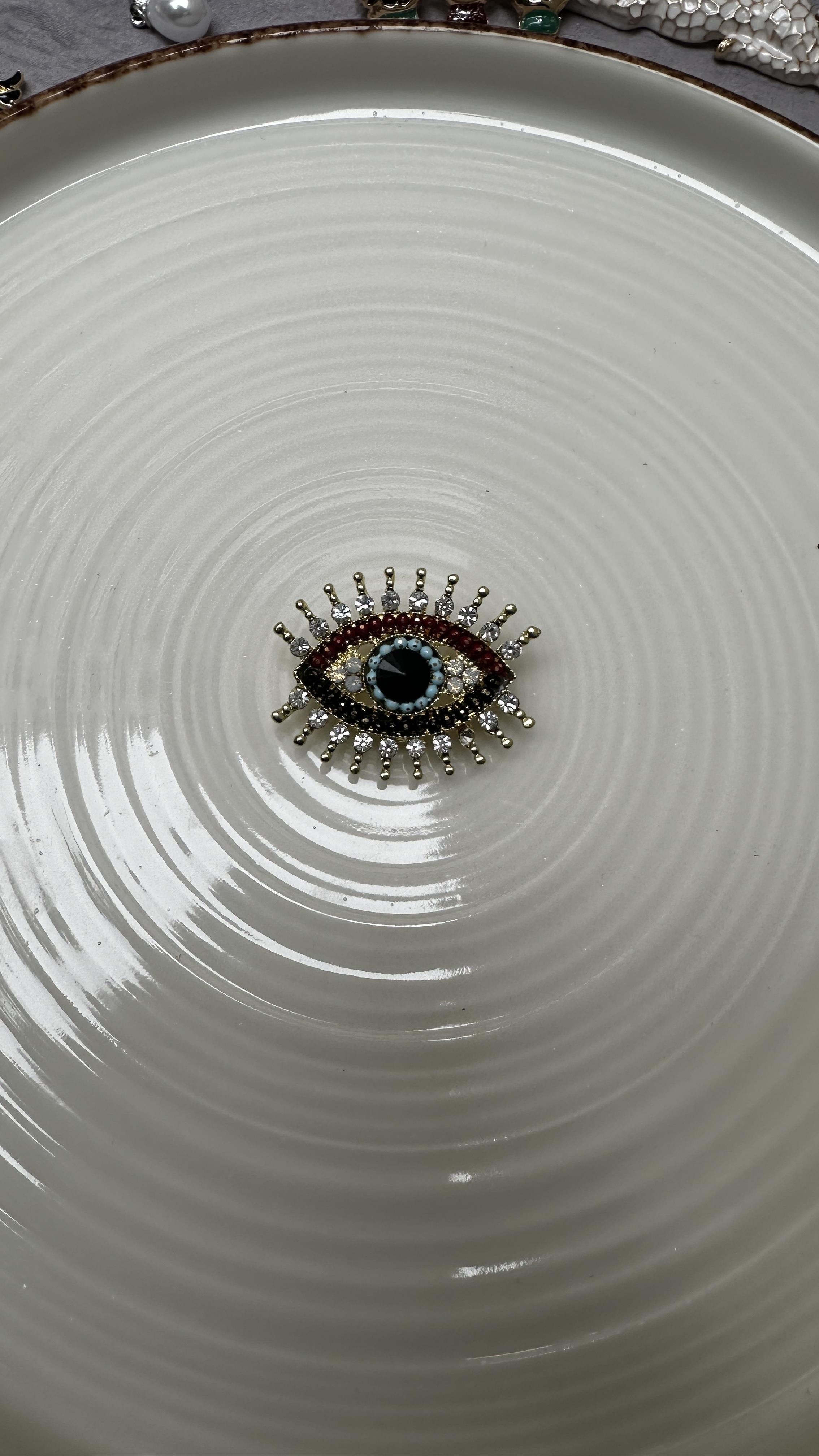 Zirkon Taşlı Göz Broş