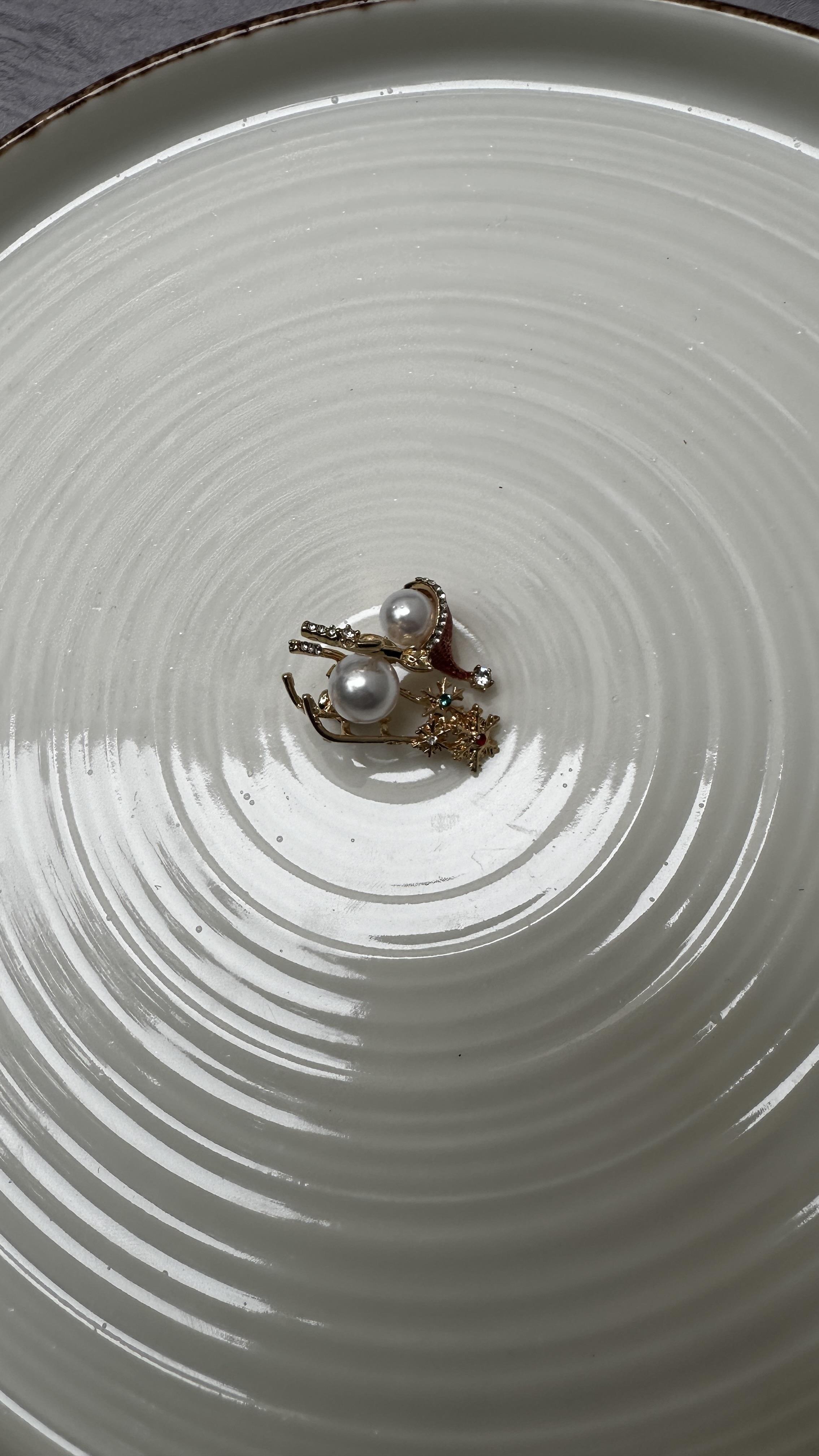 Zirkon Taşlı İnci Detay Noel Baba Broş