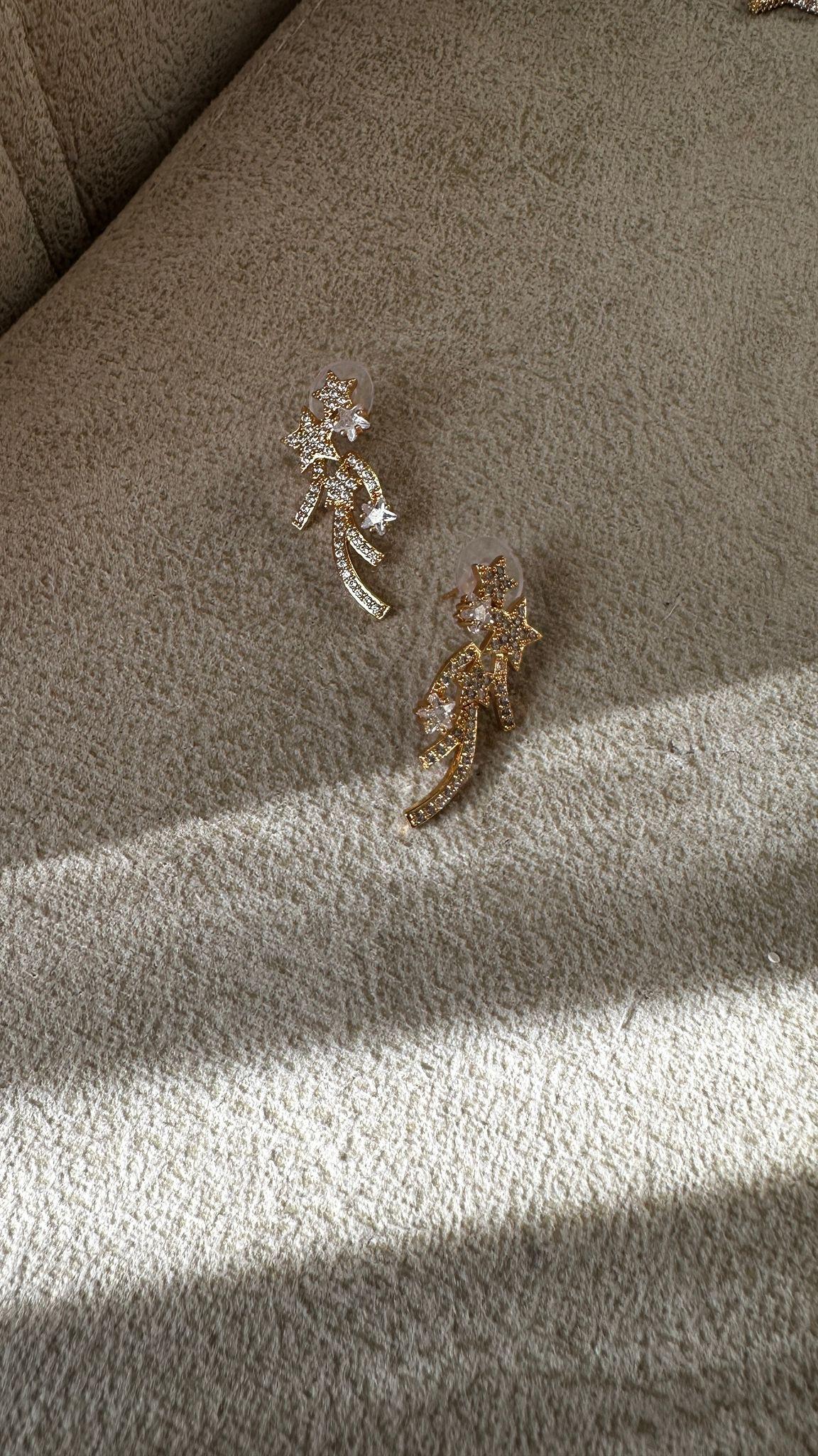 Zirkon Taşlı Kayan Yıldız Küpe