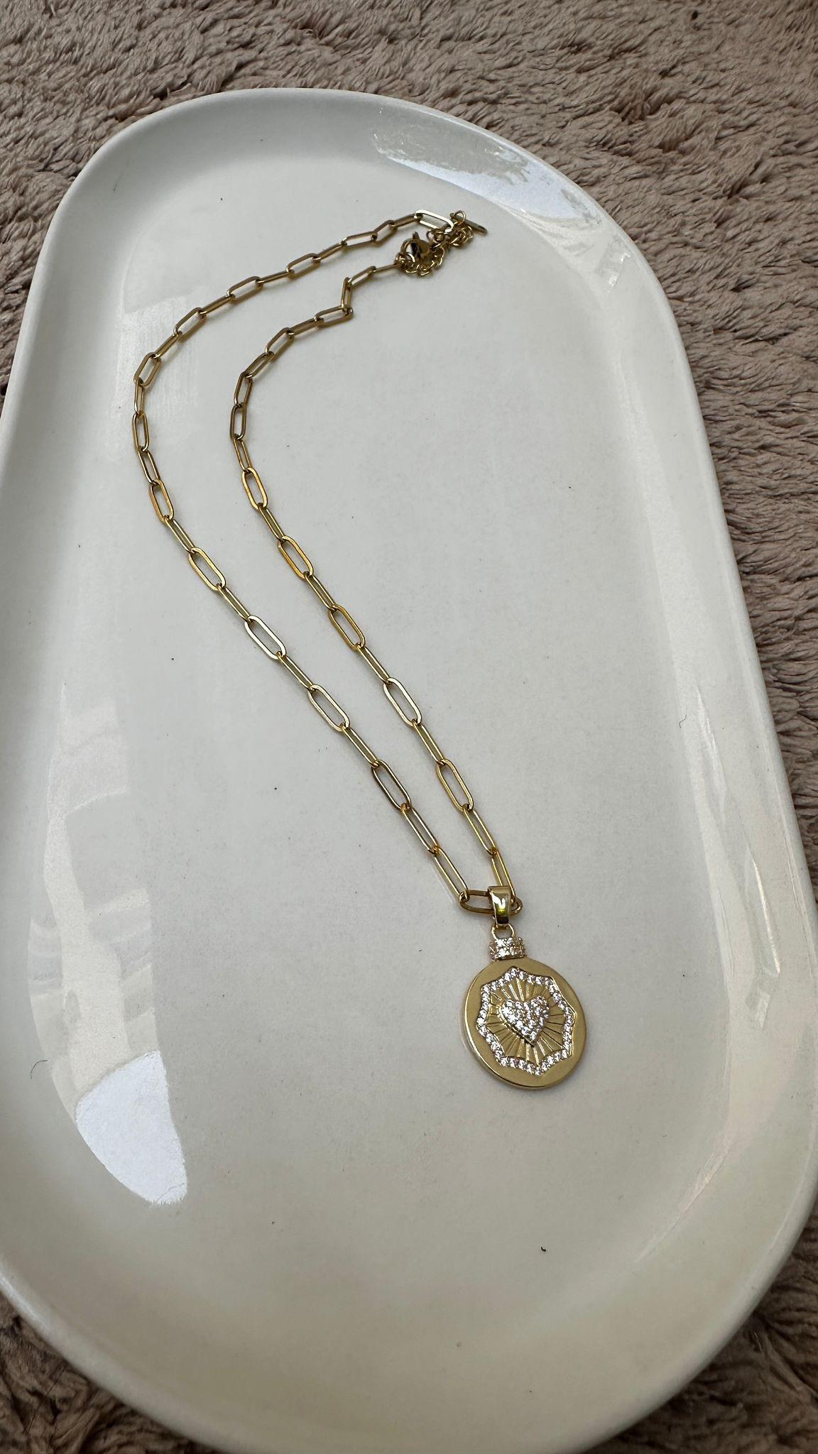 Zirkon Taşlı Motifli Plaka Kalp Kolye