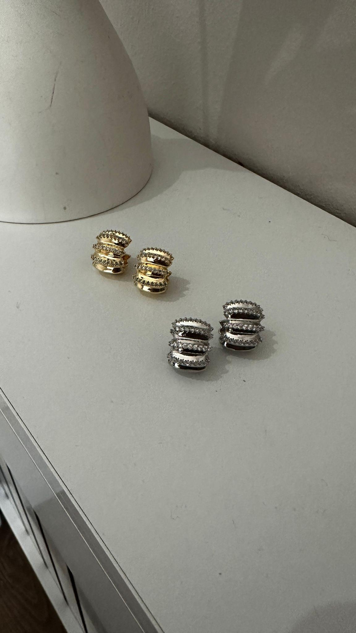 Zirkon Taşlı Tasarım Halka Küpe