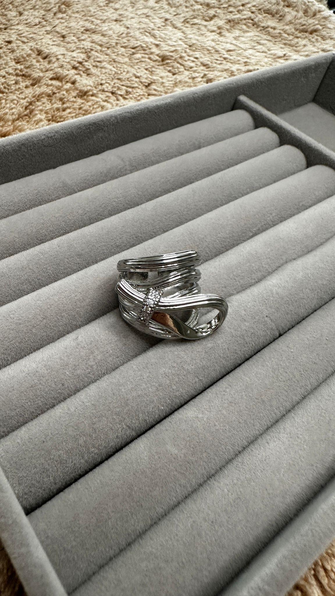 Zirkon Taşlı Tasarım Yüzük