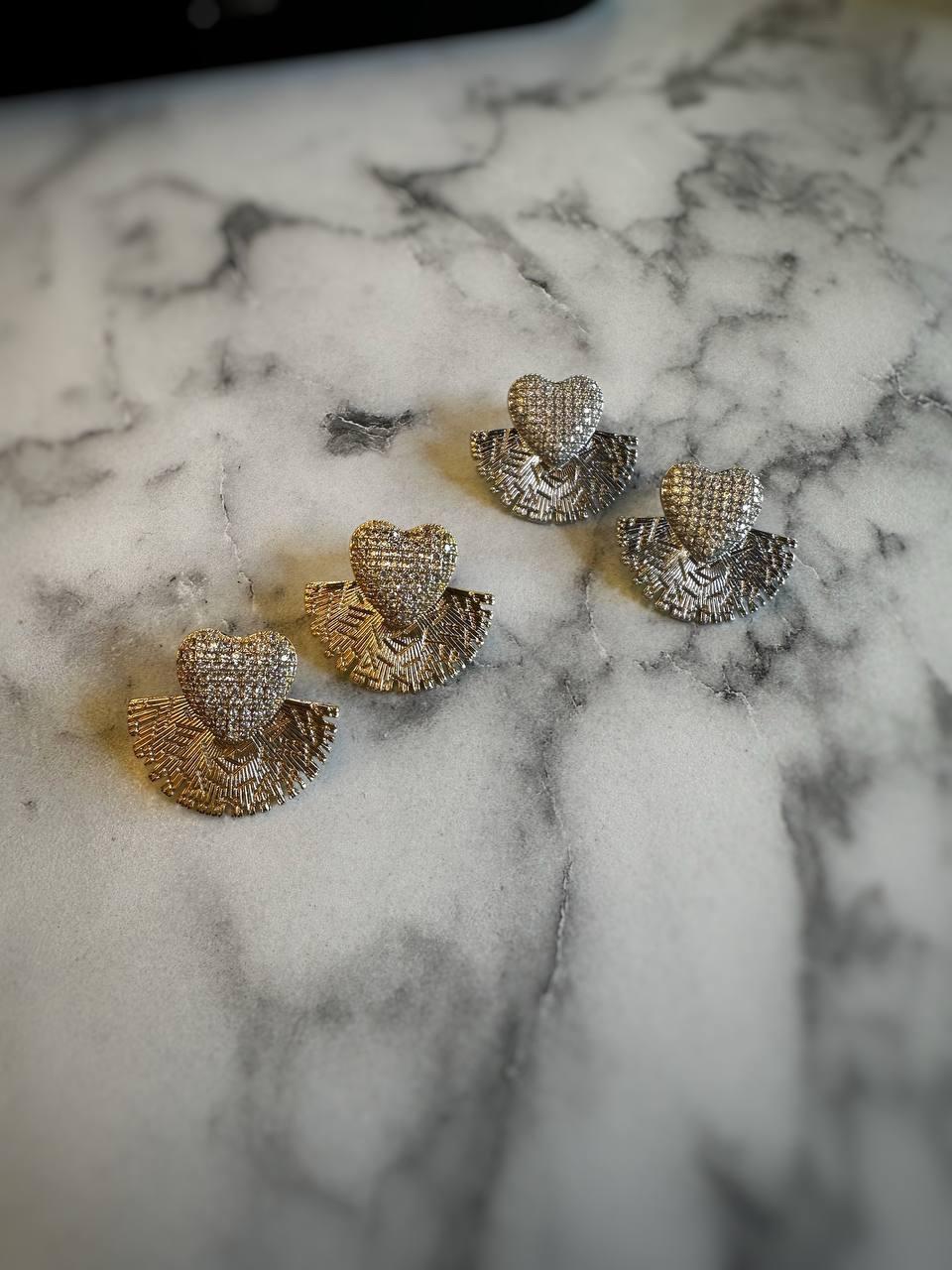 Zirkon Taşlı Yelpaze Kalp Çelik Küpe