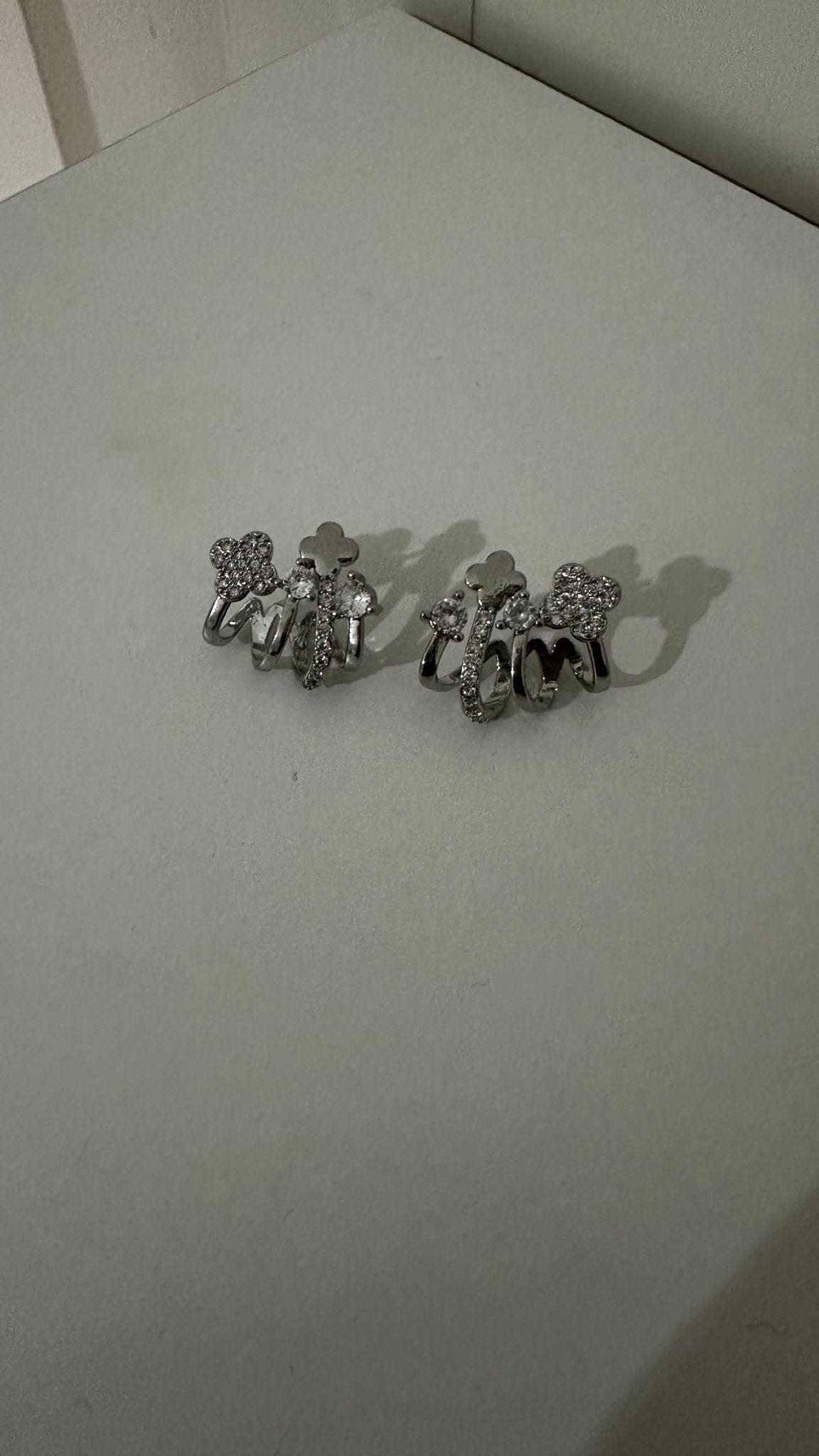 Zirkon Taşlı Yonca Figürlü Çoklu Görünüm Küpe