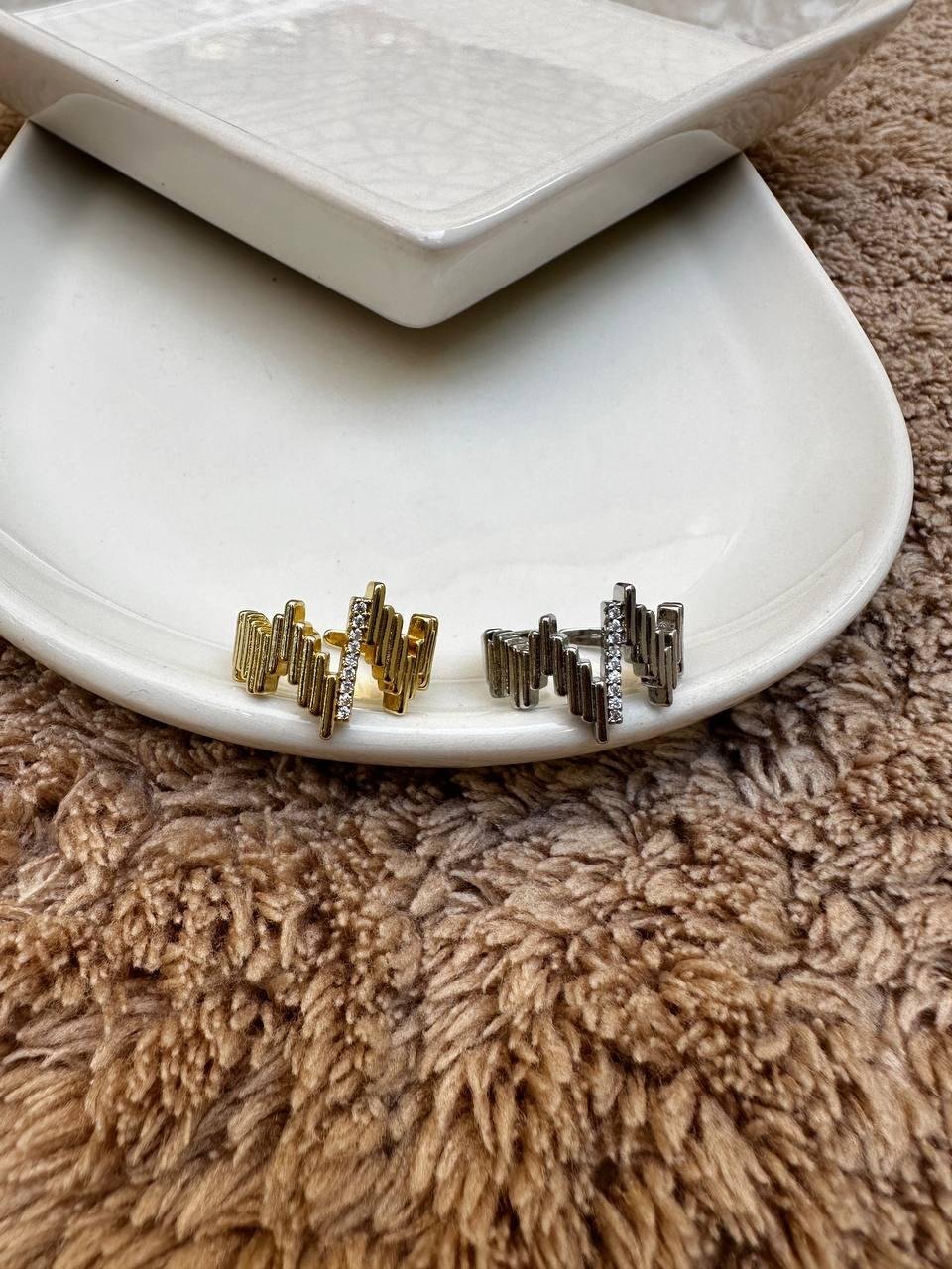 Zirkon Taşlı Zigzag Yüzük