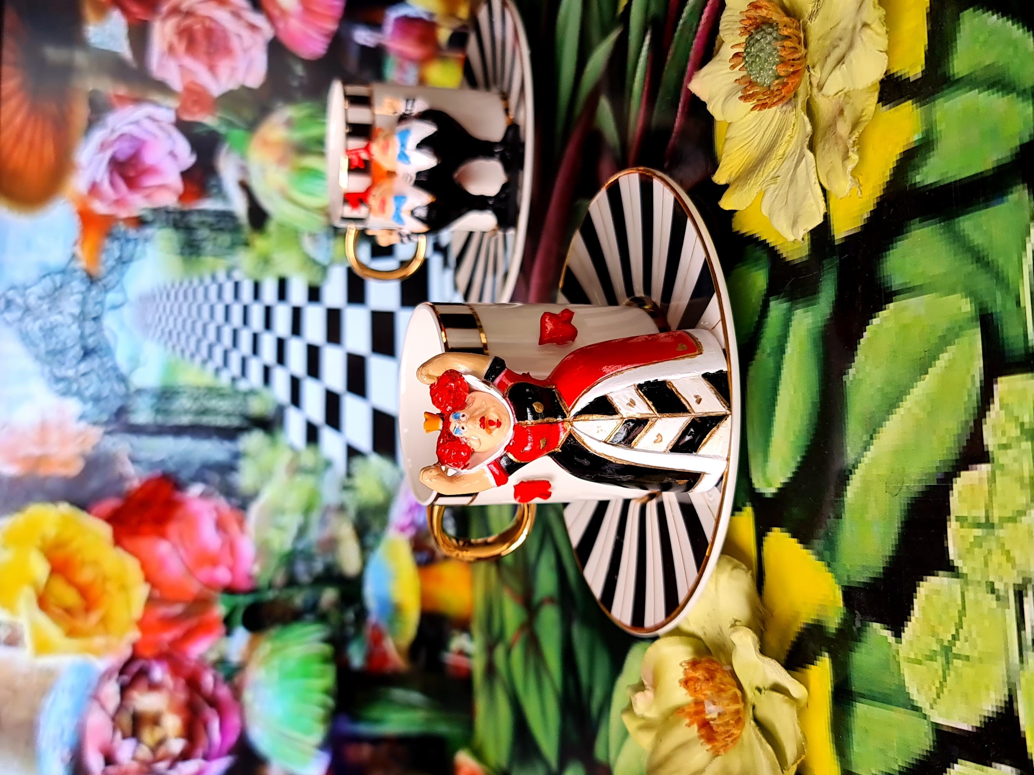 Alice Red Queen kahve fincanı