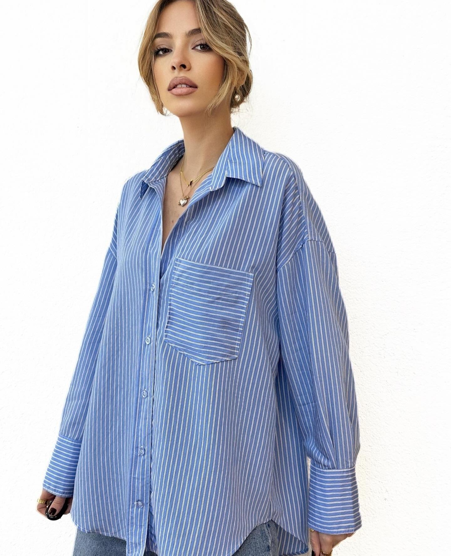 mavi çizgili cepli gömlek