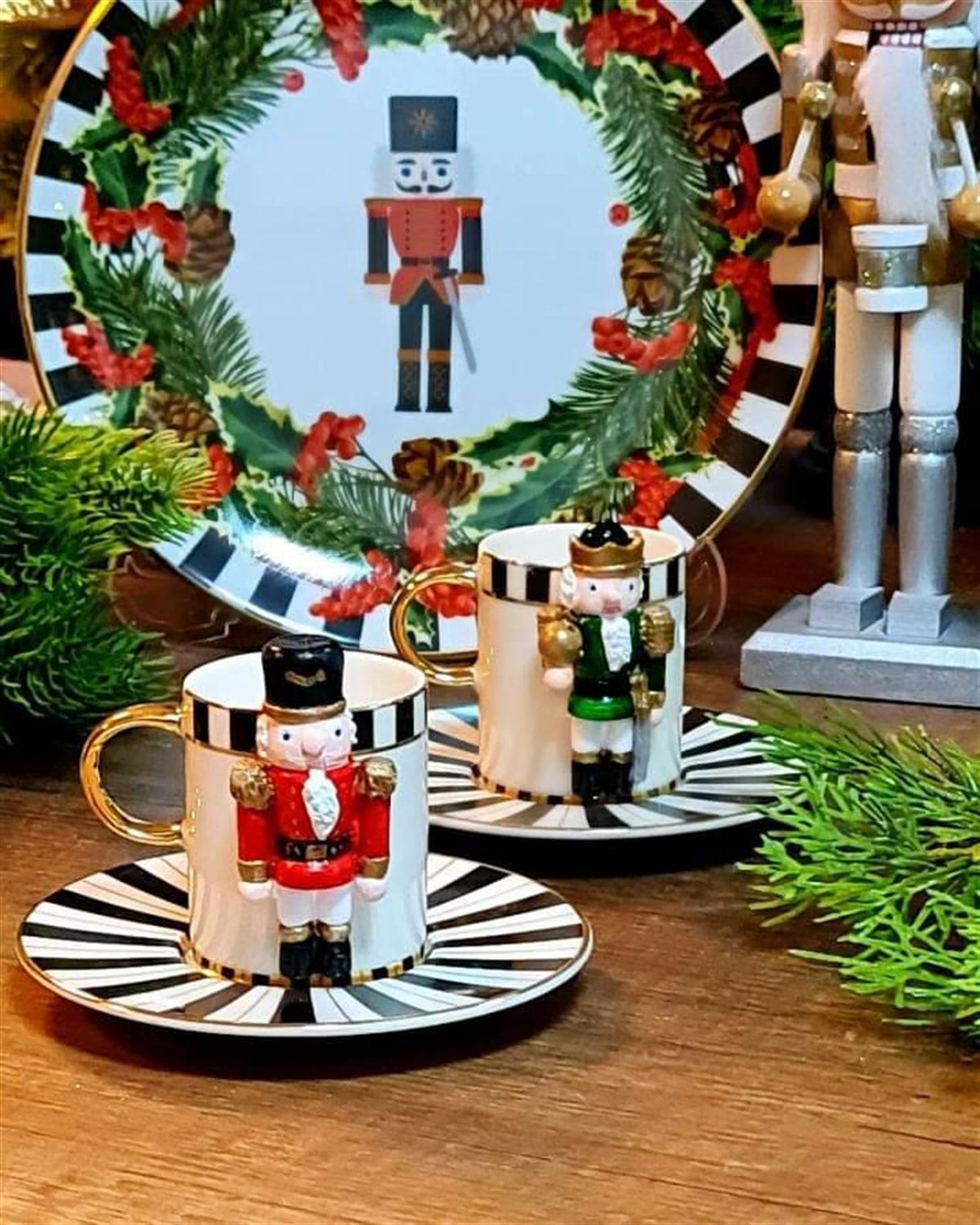 Nutcracker kahve fincanı kırmızı