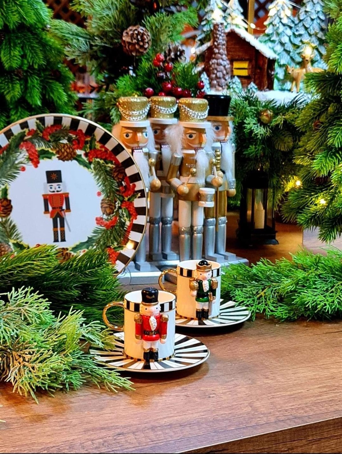 Nutcracker kahve fincanı yeşil