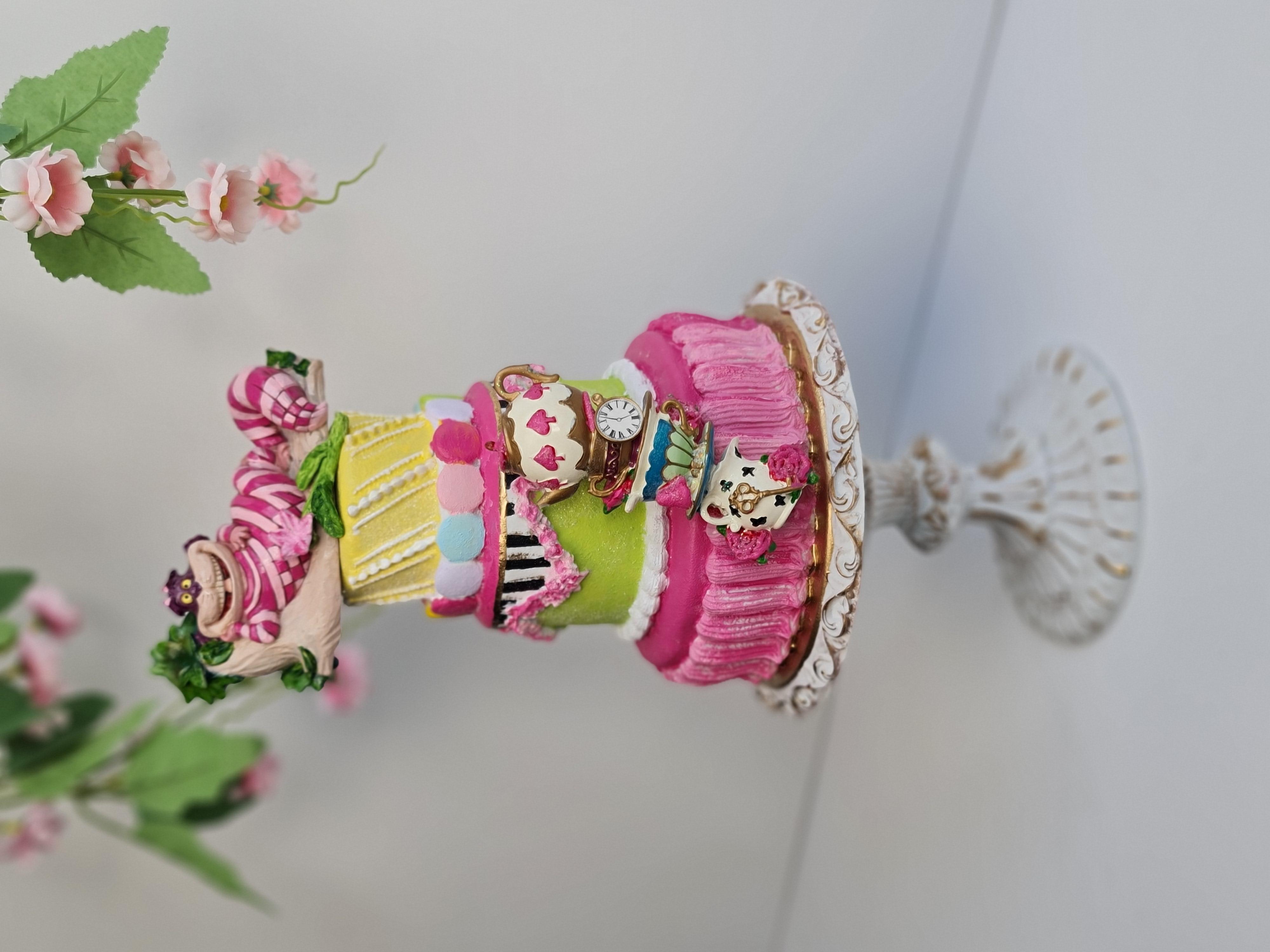 Alice Tea Time Cake decor
