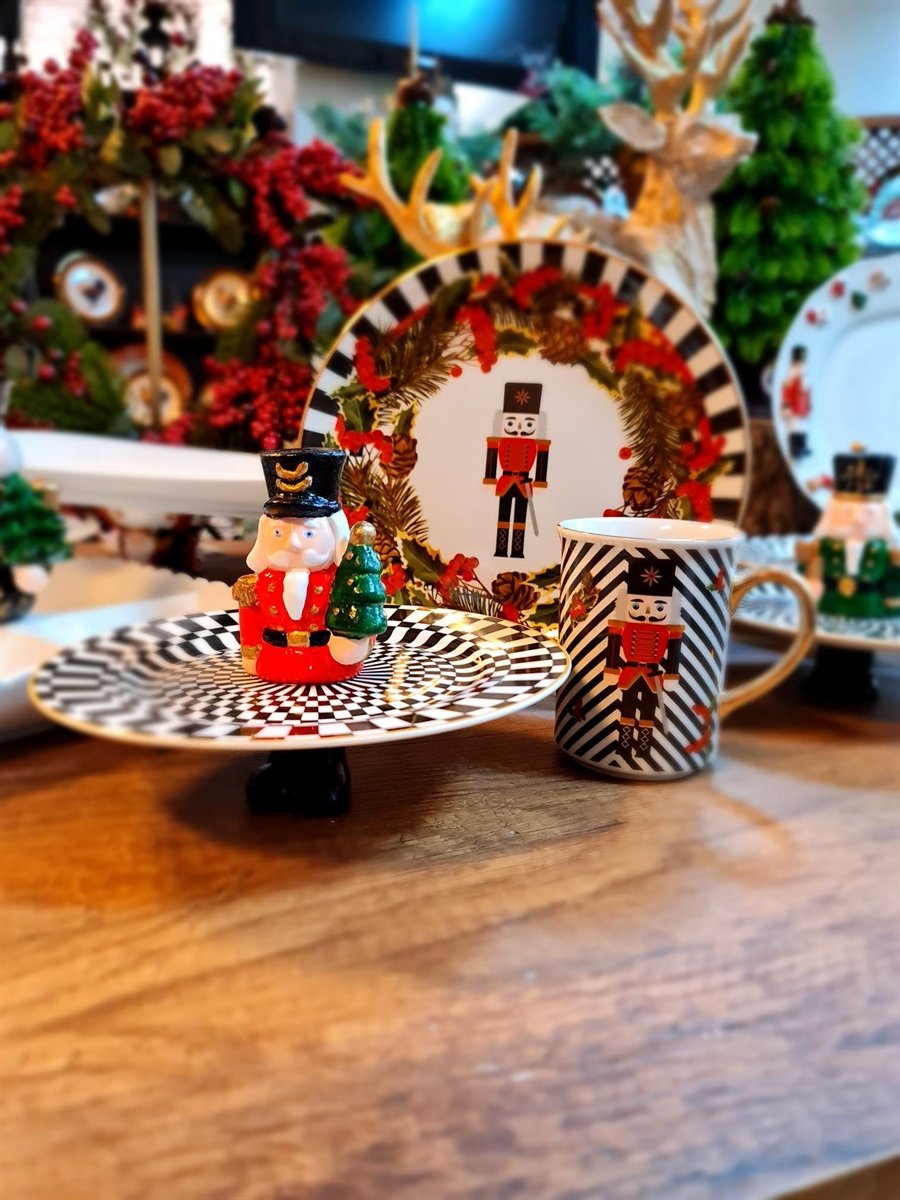 ayaklı nutcracker tabak kırmızı 19 cm