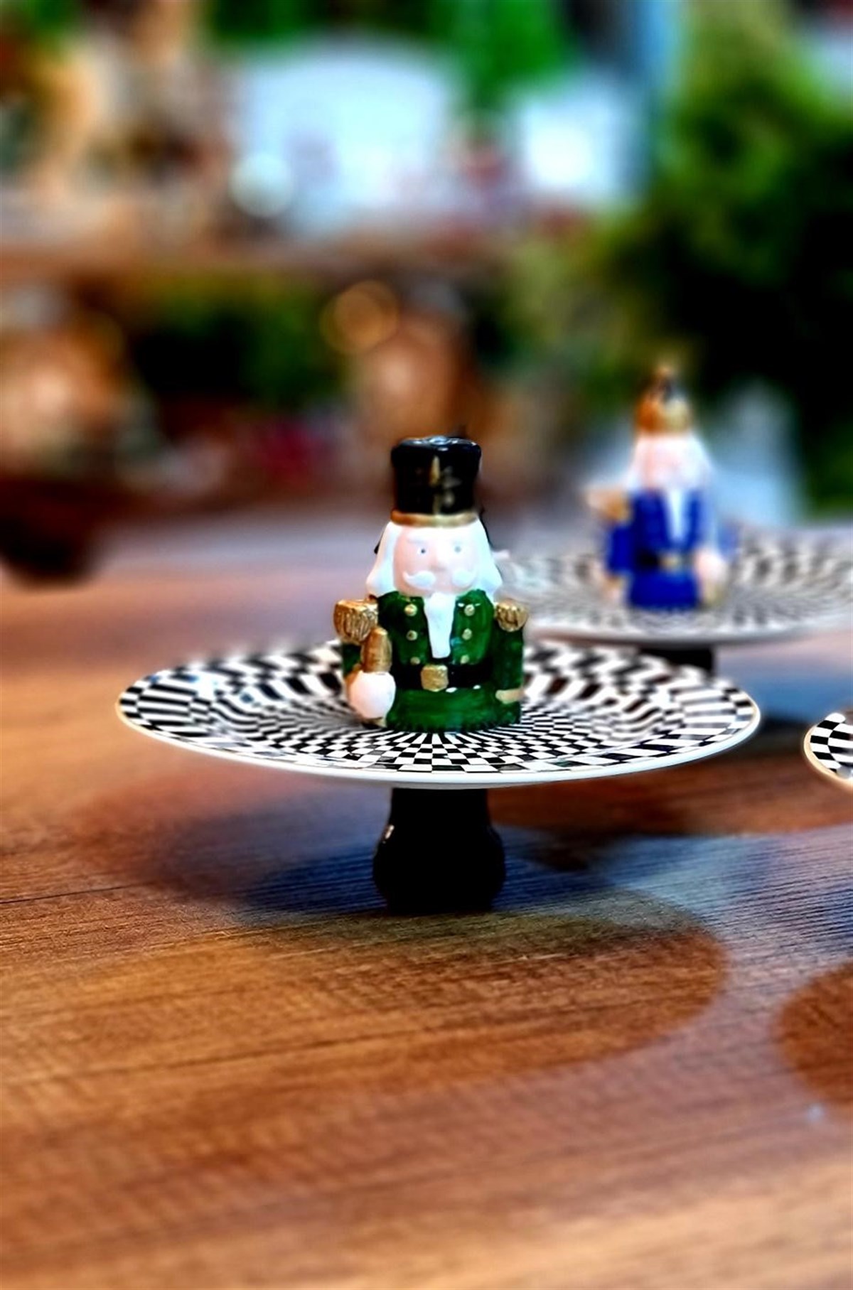 ayaklı nutcracker tabak yeşil 19 cm