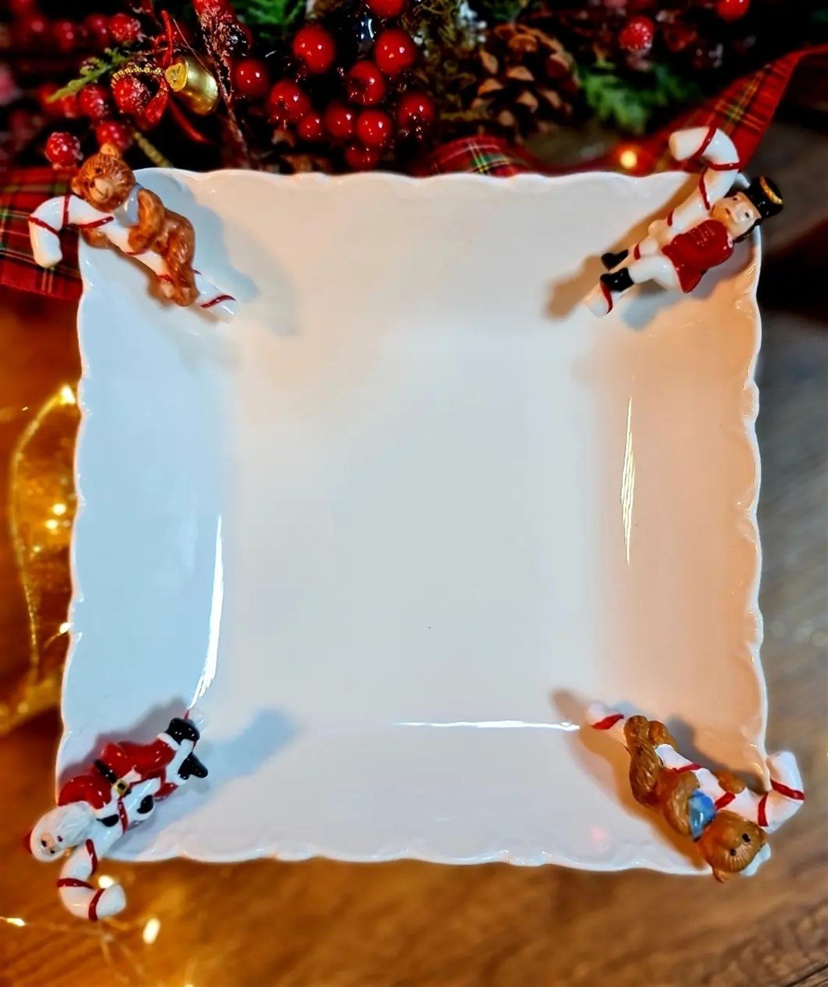 candy cane ayaklı servis tabağı 24*24 cm