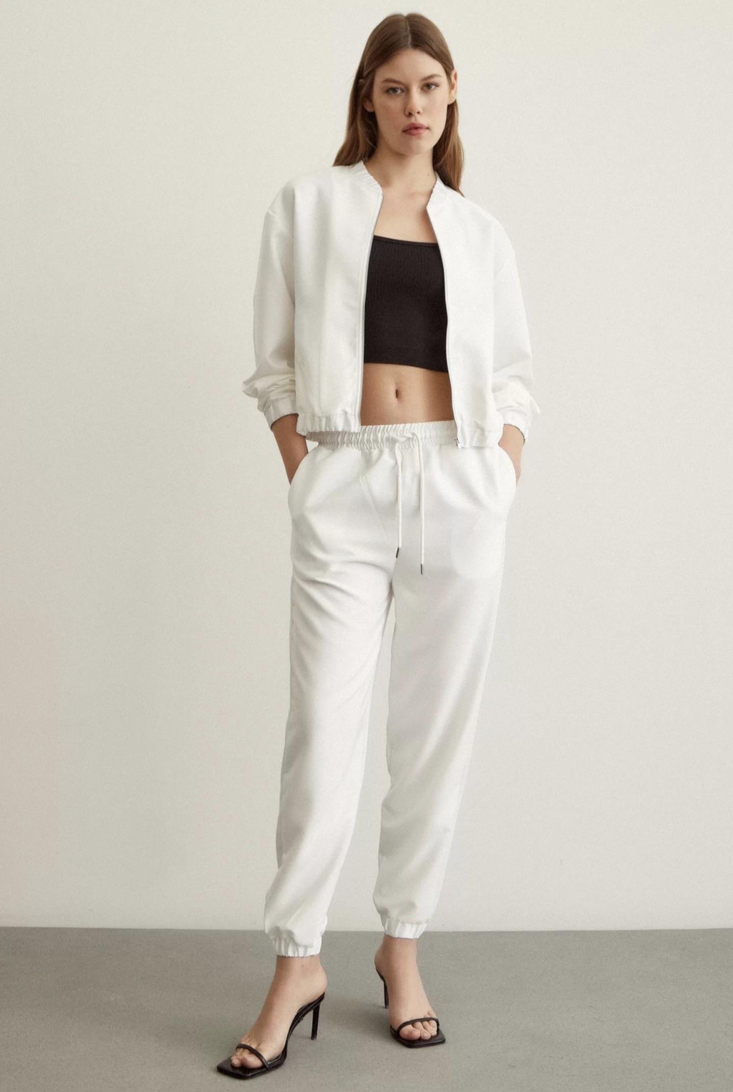 fermuarlı takım beyaz