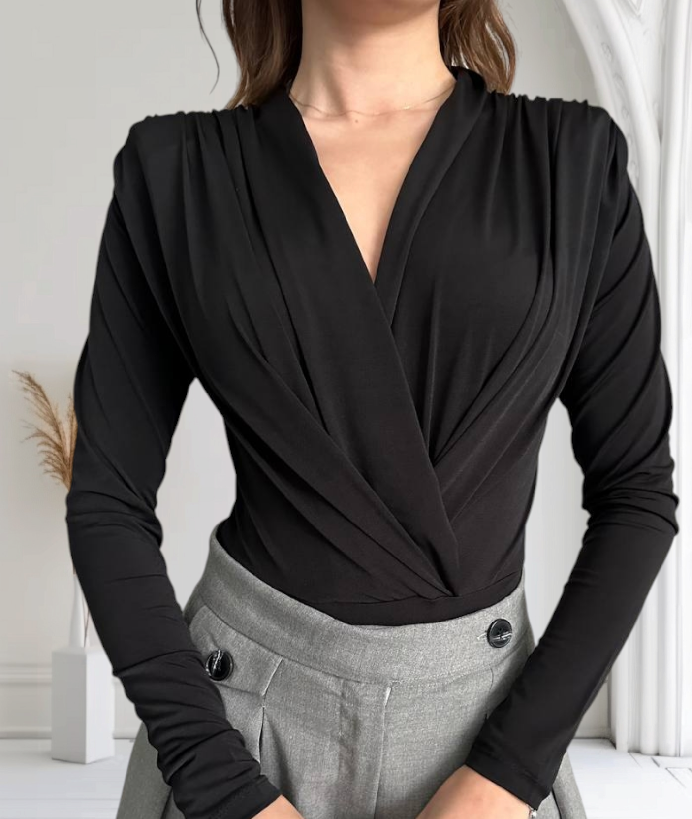 Kruvaze Yaka Vatkalı Bodysuit-Siyah