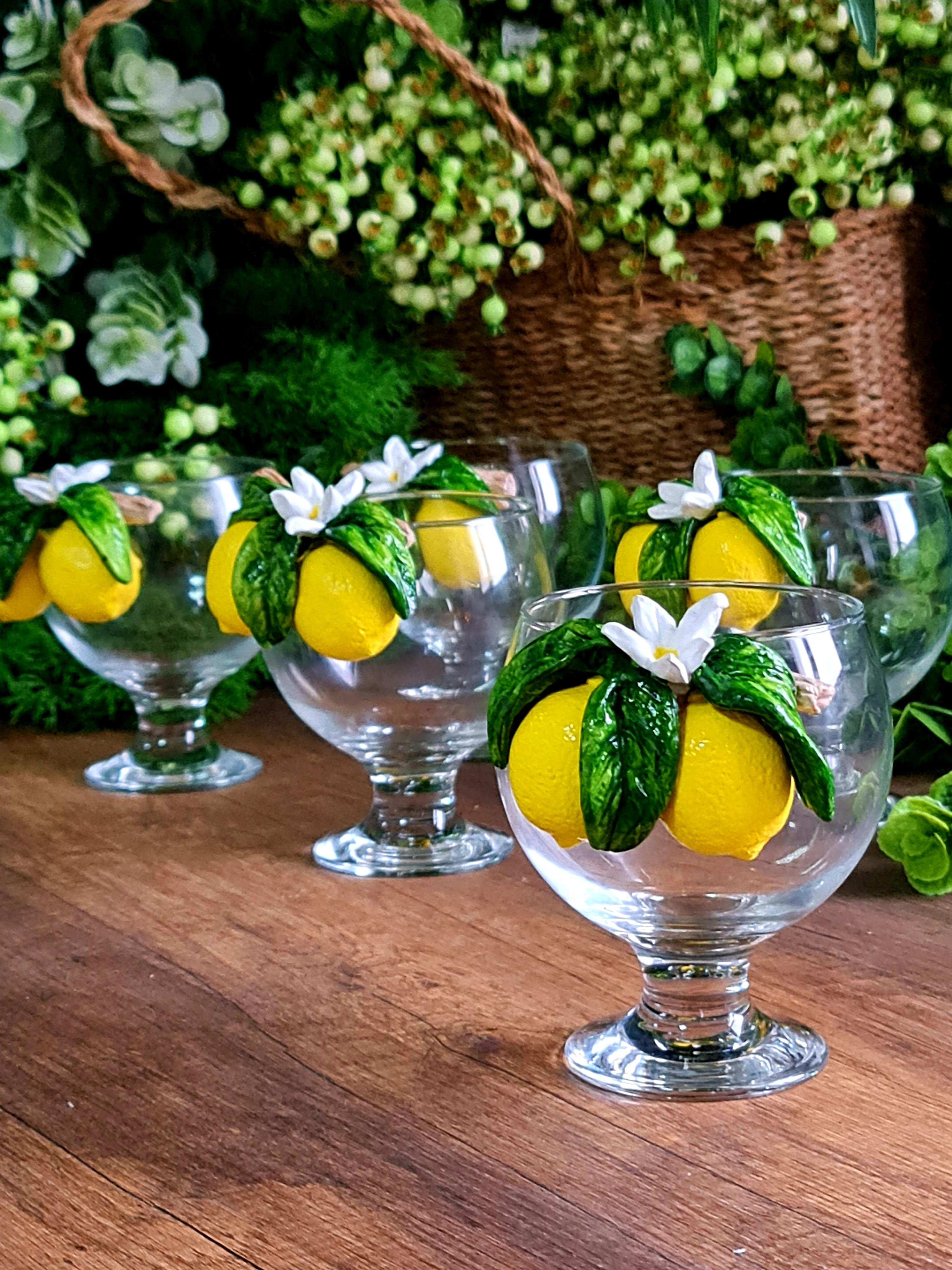 Limonlu ayaklı tatlı kup