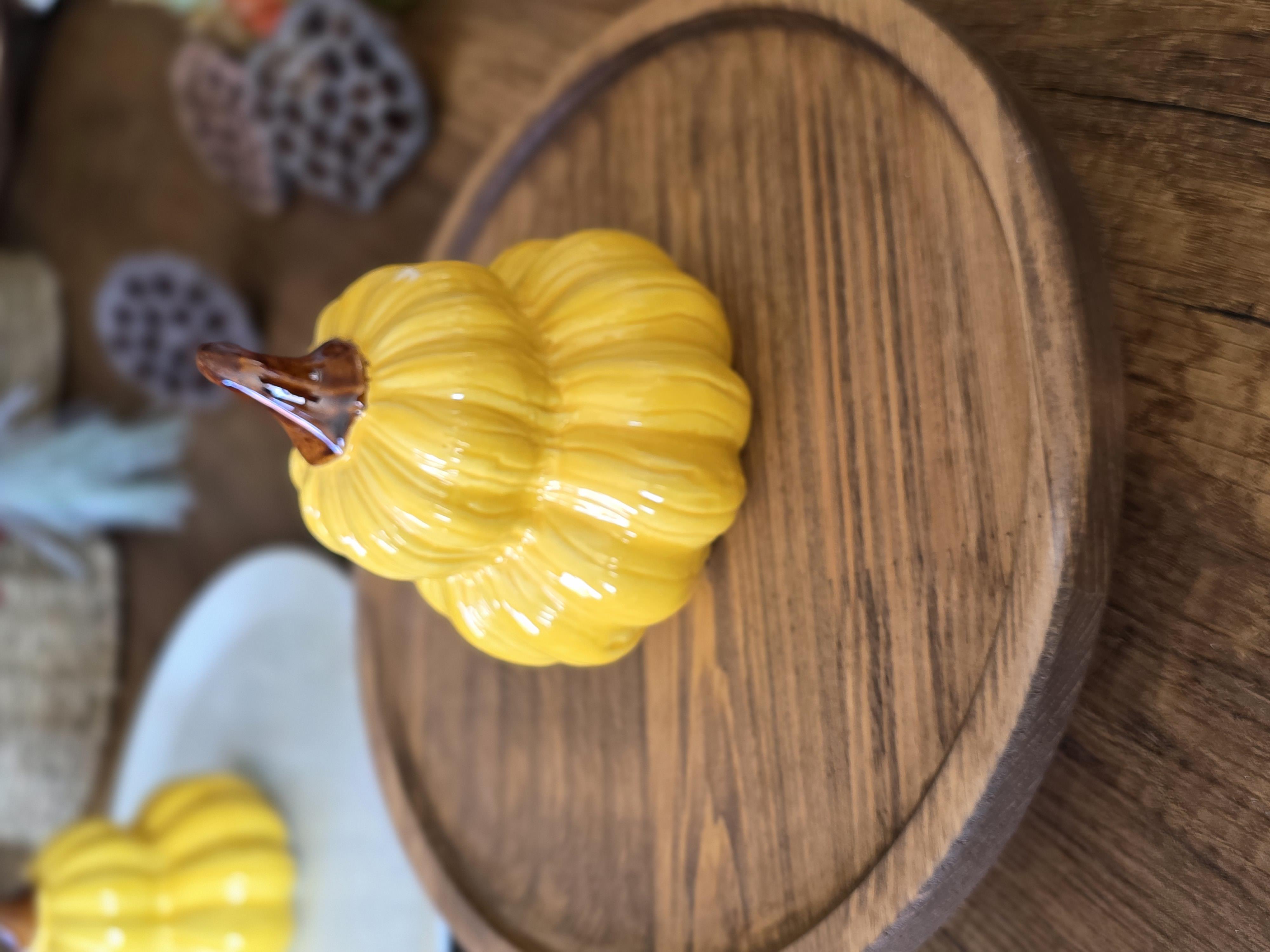 porselen kabaklı ayaklı ahşap sunum tabağı hardal