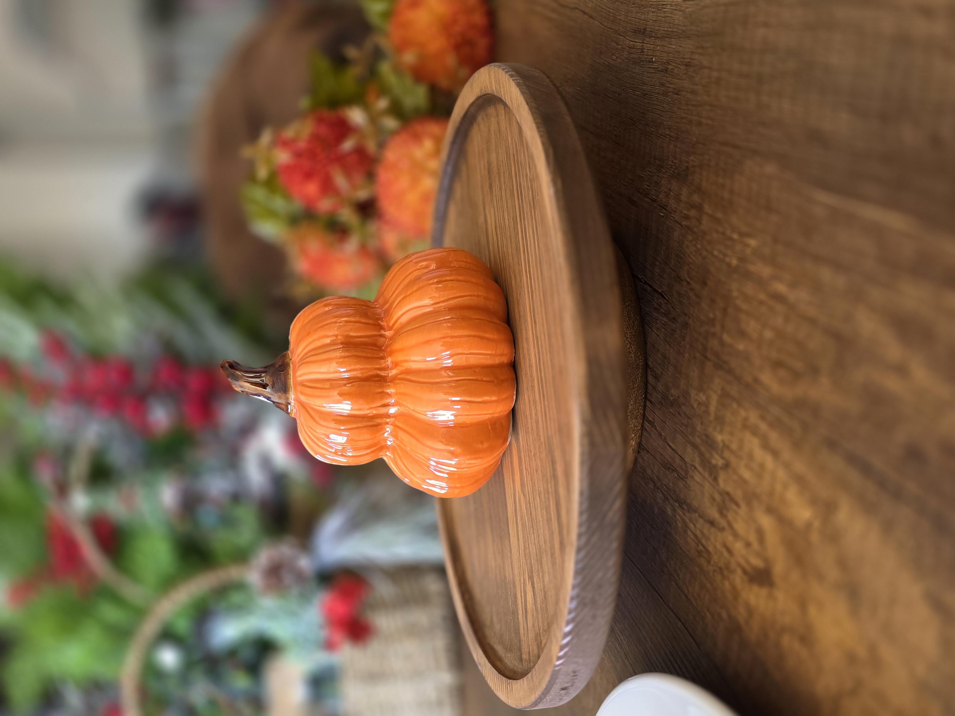 porselen kabaklı ayaklı ahşap sunum tabağı oranj