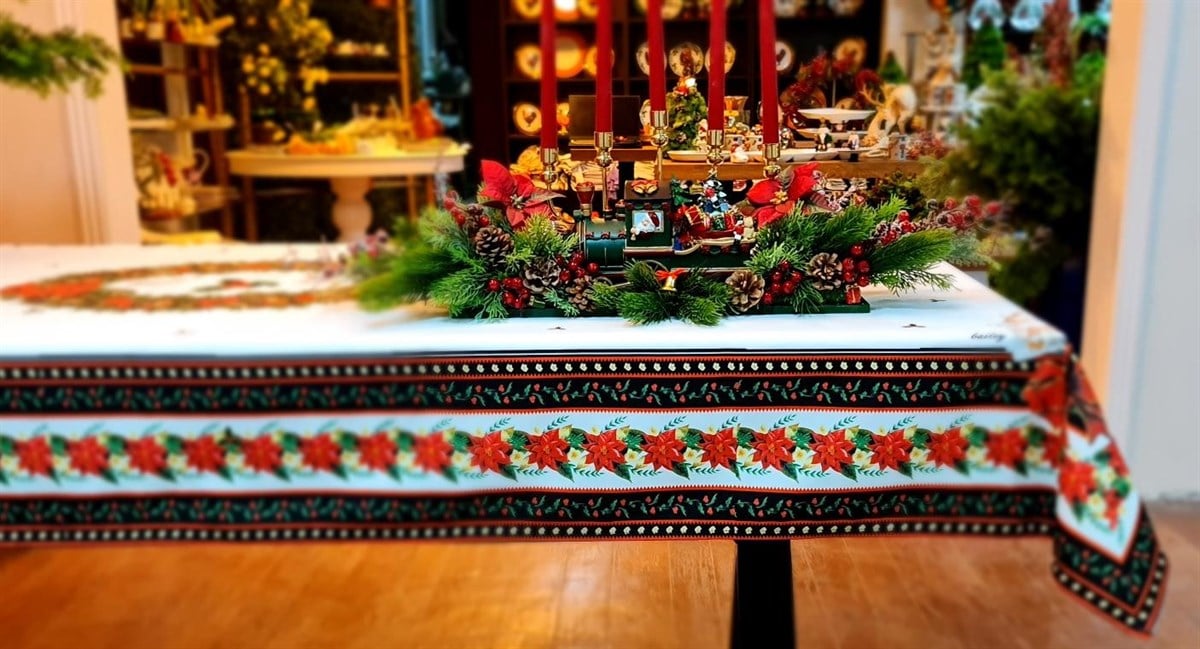 Red poinsettia masa örtüsü 140*240 cm