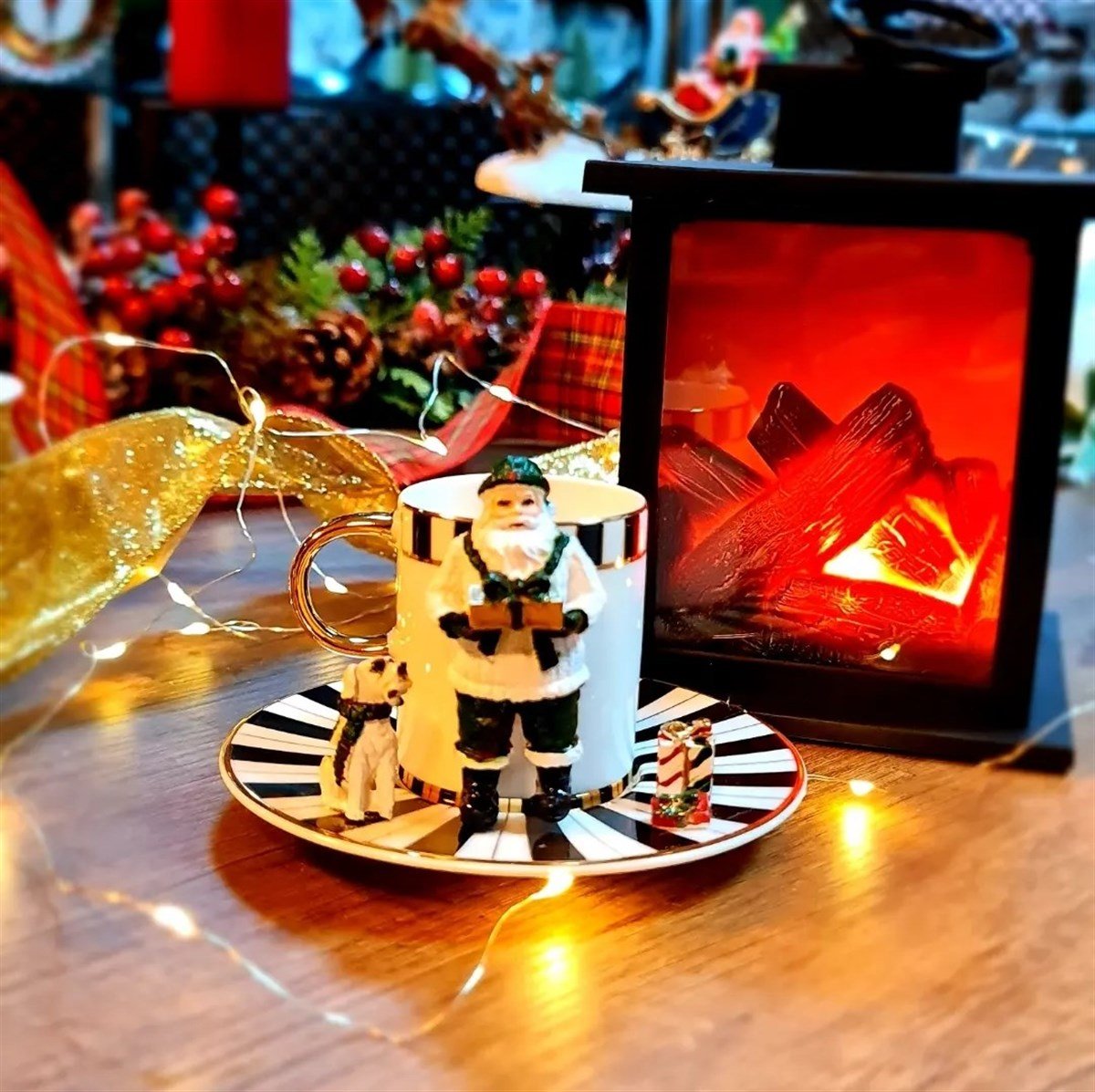 santa in the kitchen kahve fincanı yeşil