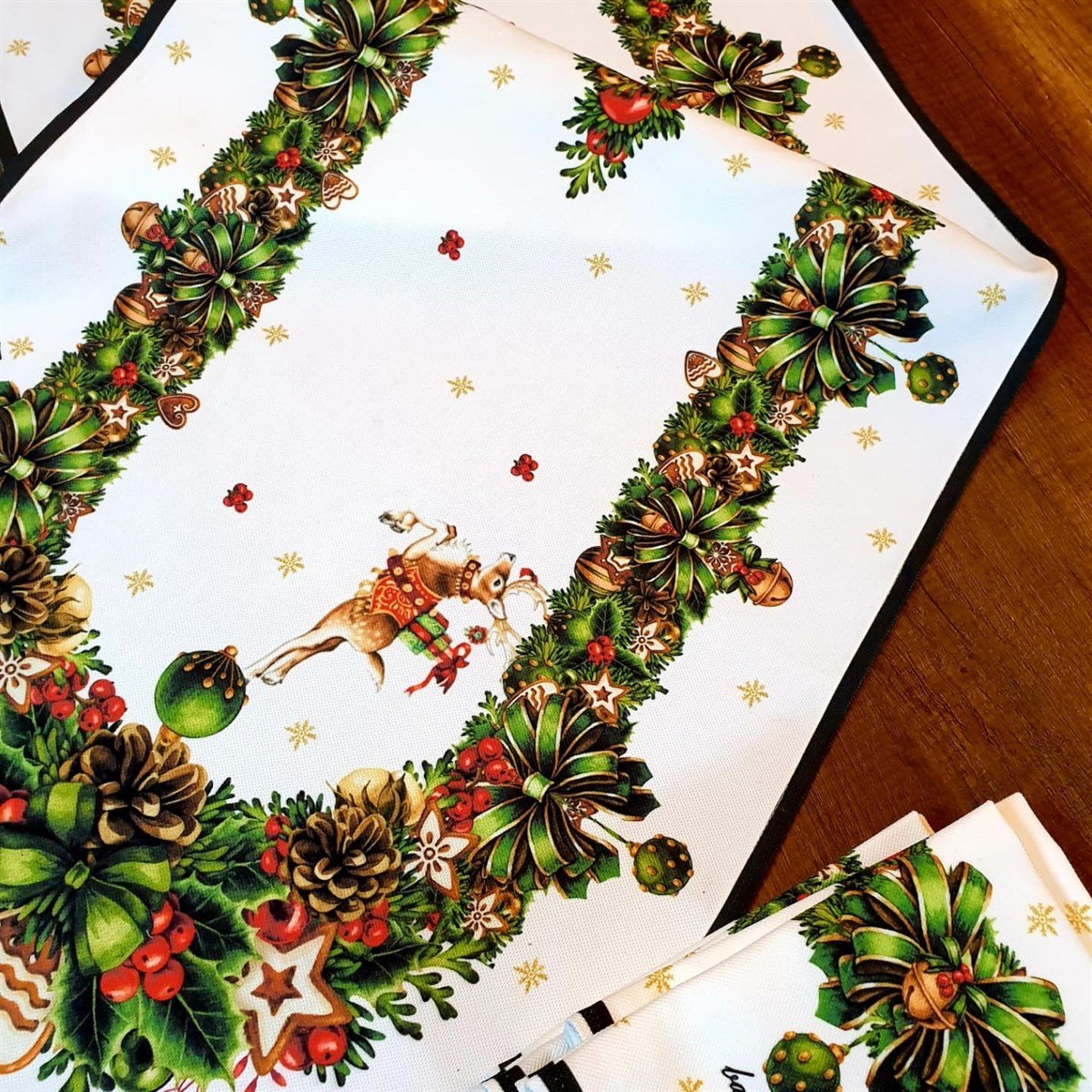 Santa's Deer runner 138*50cm