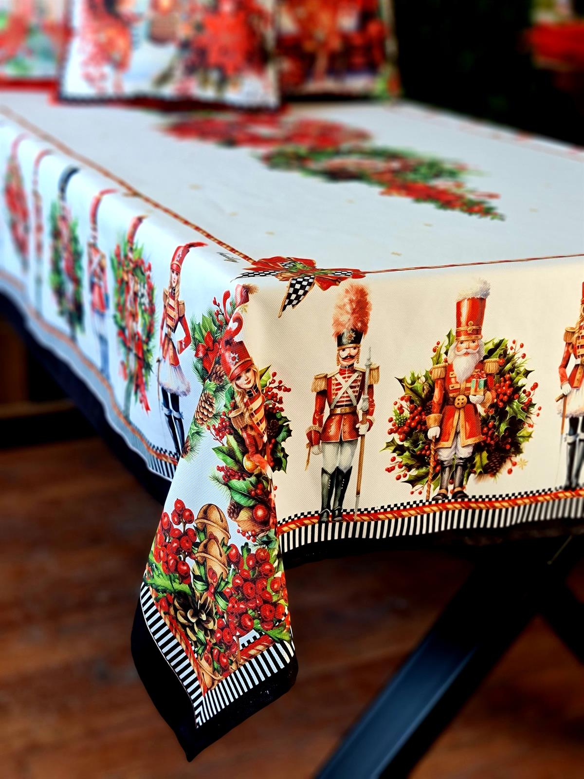 The Nutcracker masa örtüsü 140*240 cm