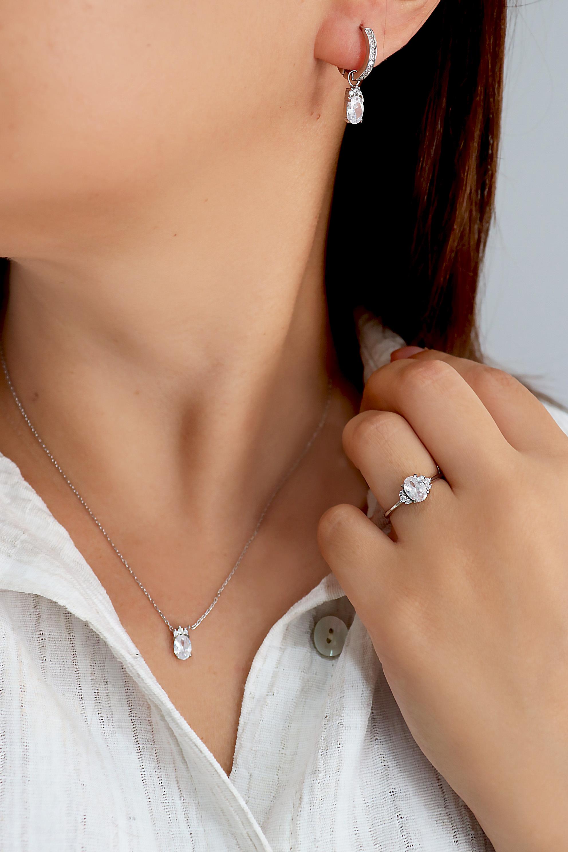 925 Ayar Gümüş Beyaz Oval Taşlı Trend Takı Seti