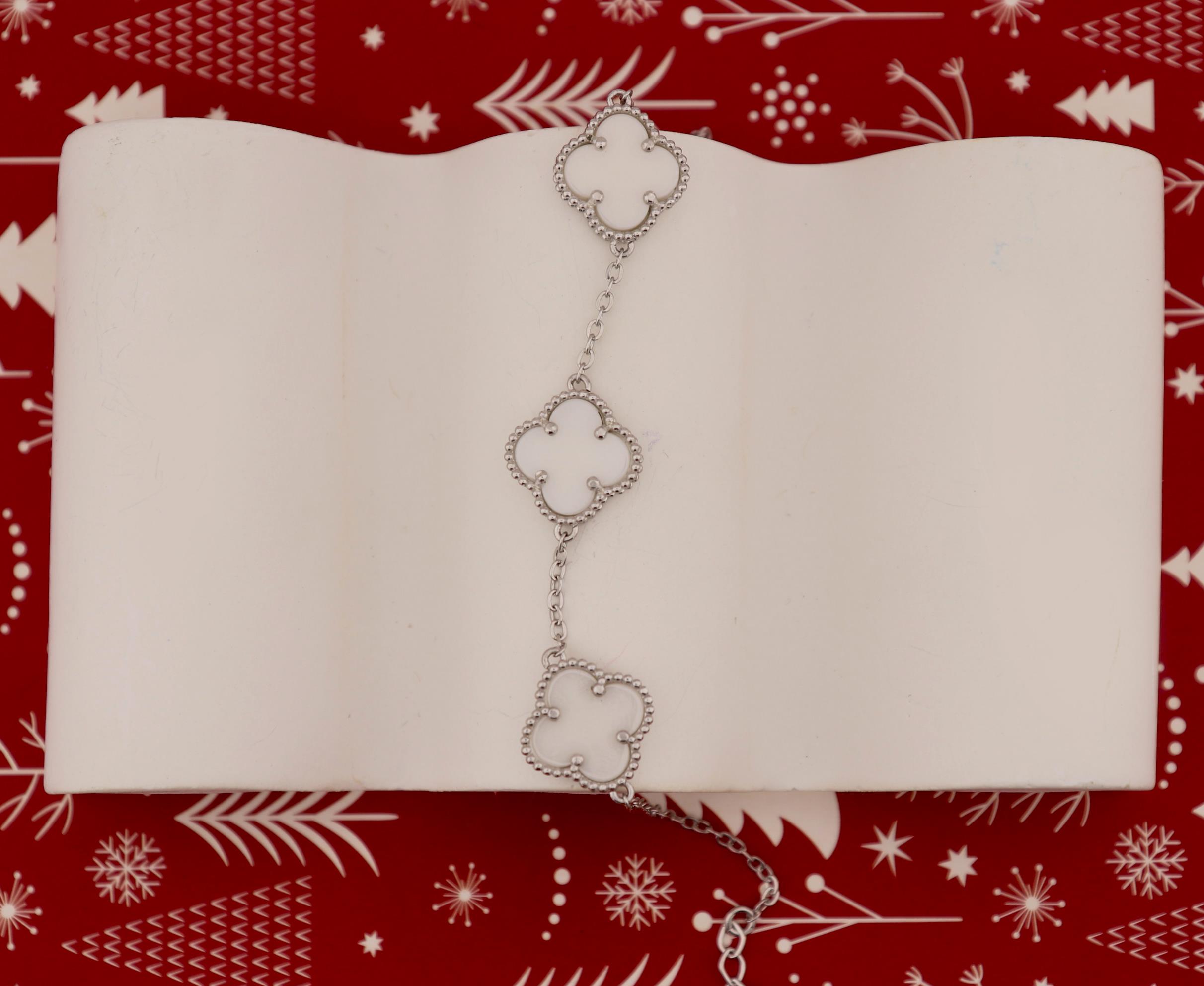 925 Ayar Gümüş Beyaz Taşlı Yonca Bileklik