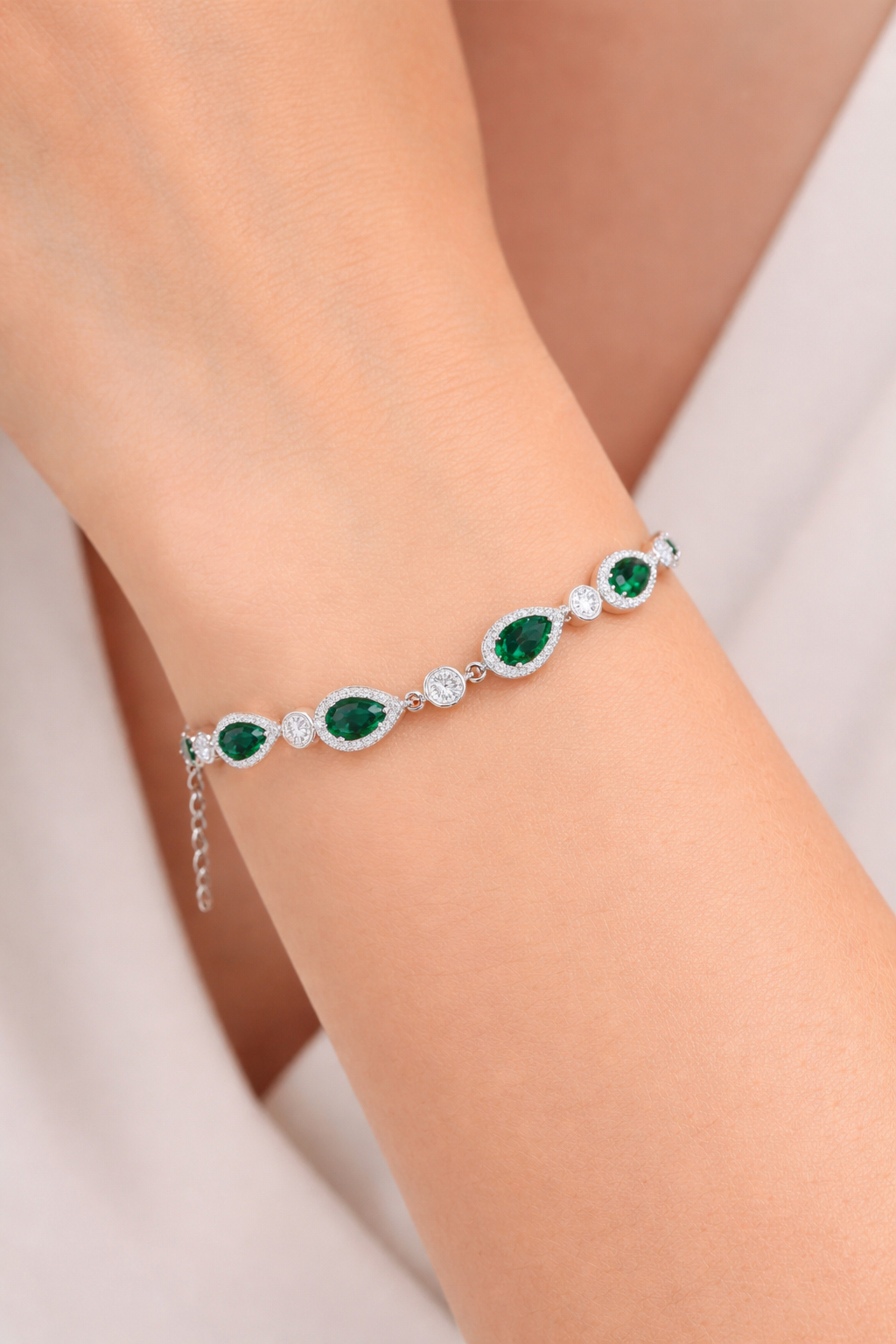 925 Ayar Gümüş Elegance Zümrüt Yeşili Damla Detaylı Bileklik