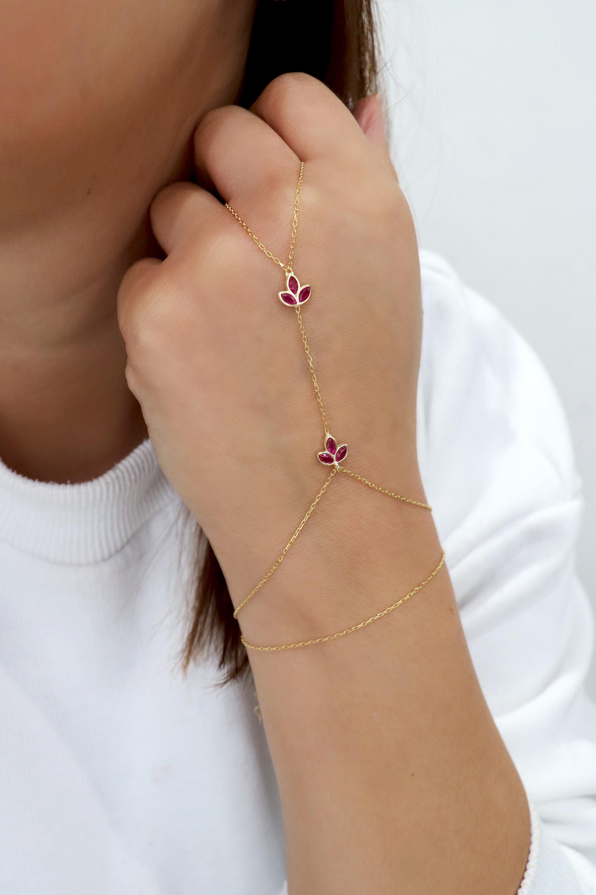 925 Ayar Gümüş Garnet Taşlı Lotus Şahmeran