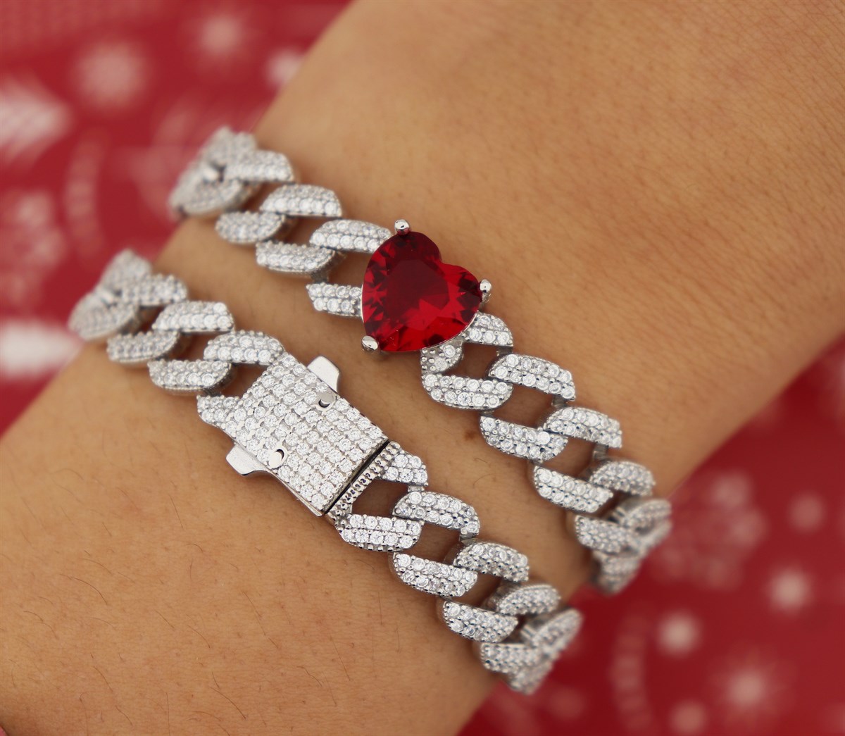 925 Ayar Gümüş Gurmet Zincir Kırmızı Kalp Detay Rodyumlu Gümüş Bileklik