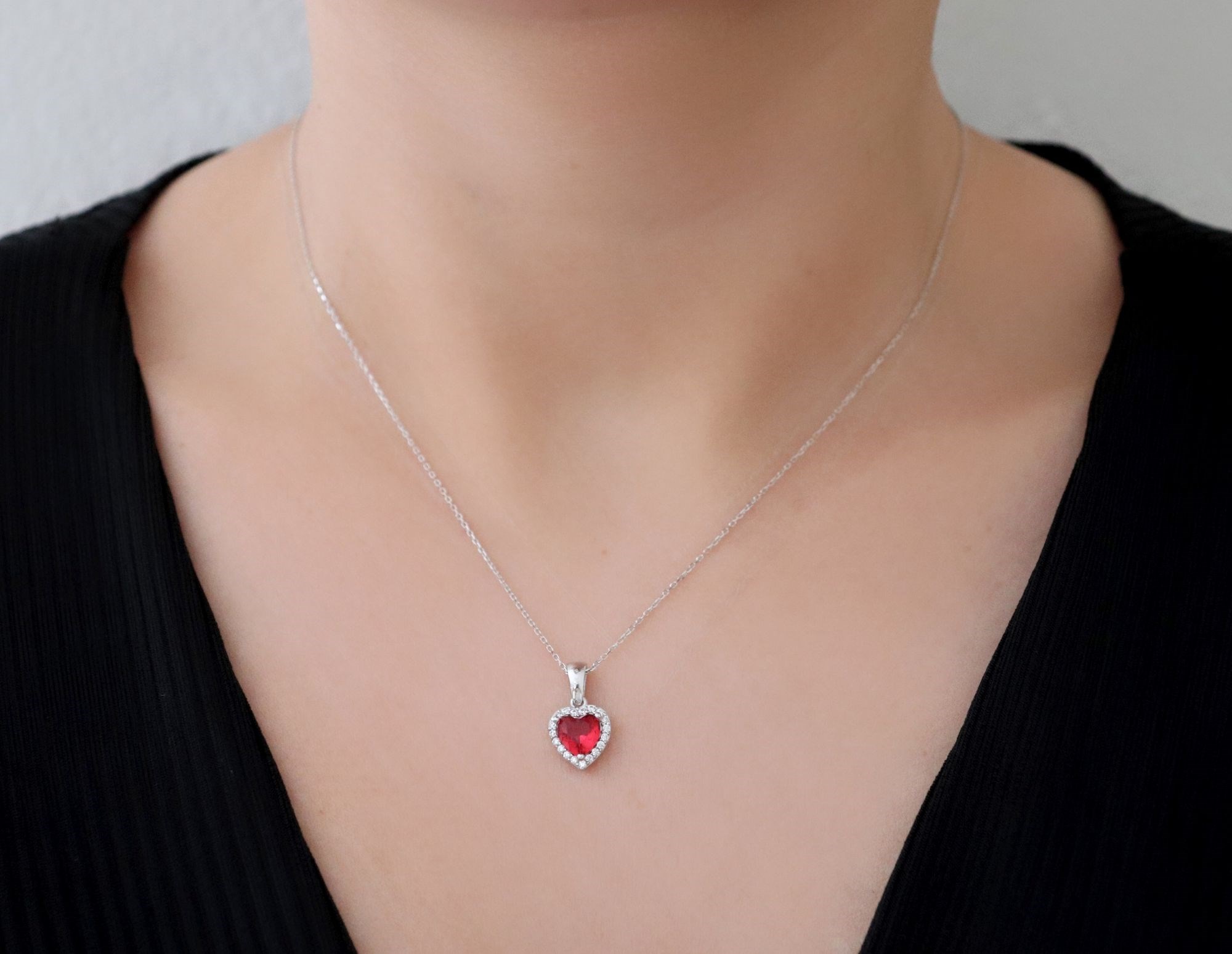 925 Ayar Gümüş Kırmızı Swarovski Kalp Kolye