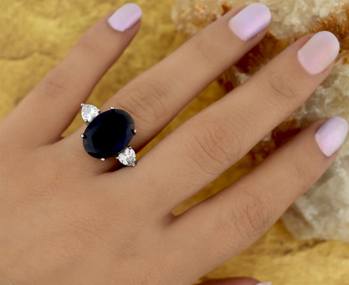 925 Ayar Gümüş Oval Safir Kalp Detaylı Yüzük