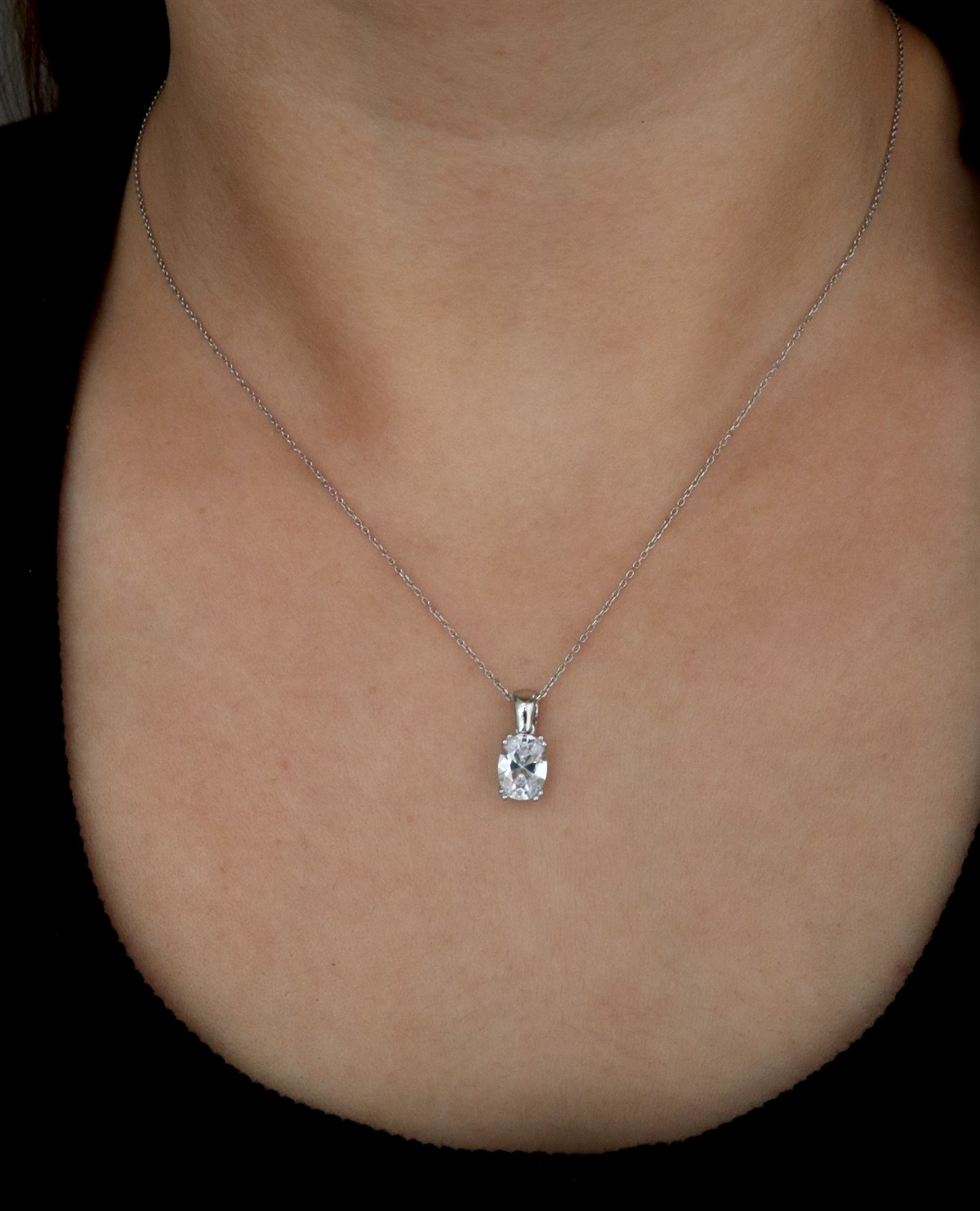 925 Ayar Gümüş Rodyumlu Oval Tek Taş Kolye