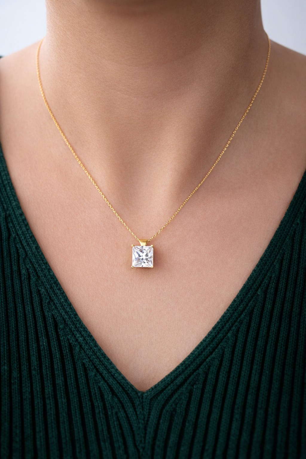 925 Ayar Gümüş Swarovski Model Kare Tek Taş Gümüş Kolye