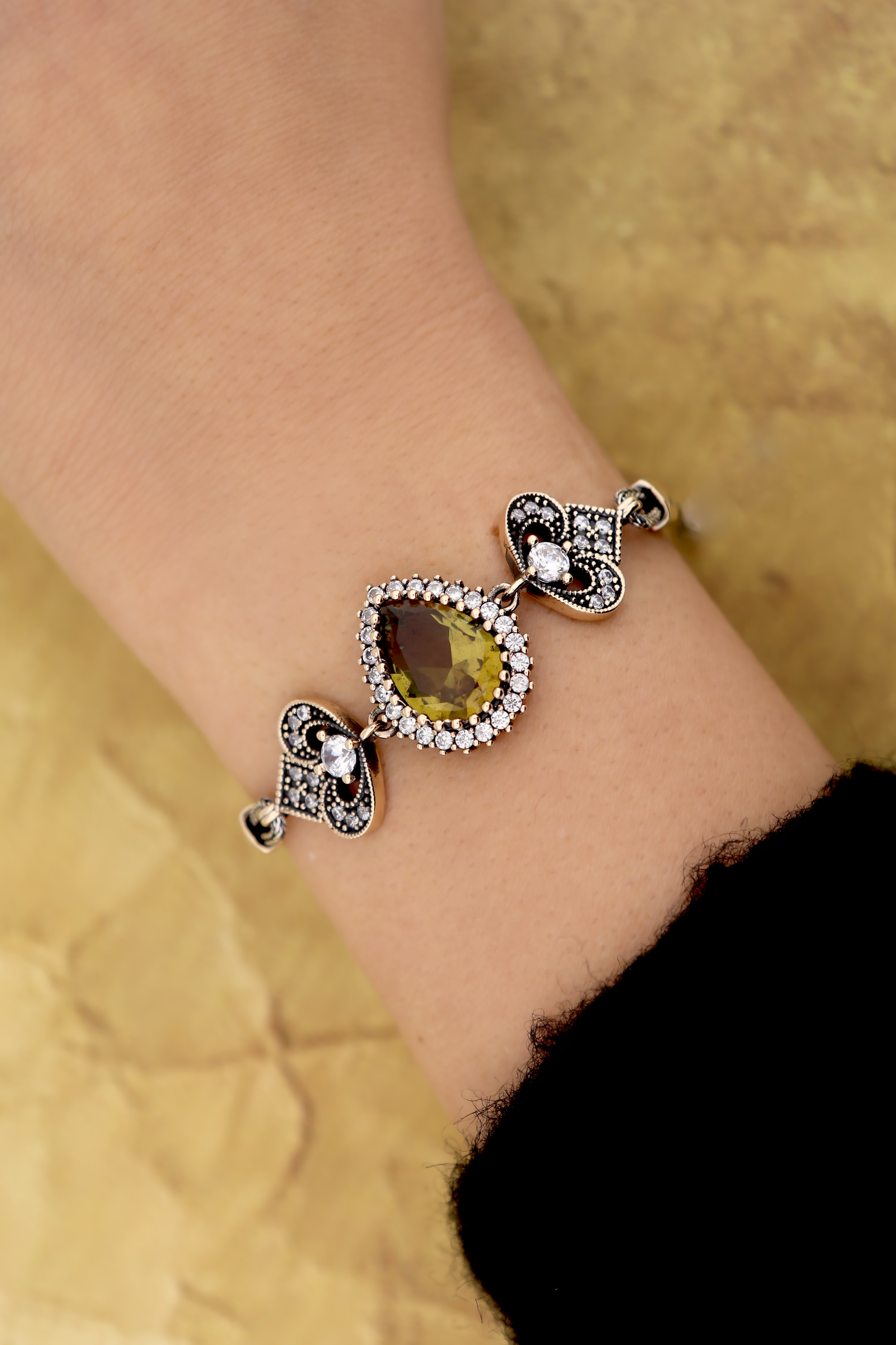 925 Ayar Gümüş Zultanit Taşlı Hürrem Sultan Otantik Bileklik