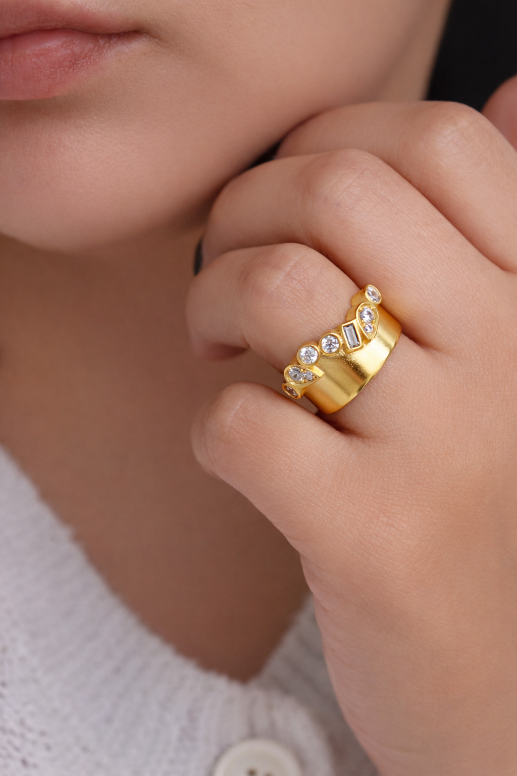 Altın Kaplama Bezel Taş Detaylı Gold Şerit Yüzük