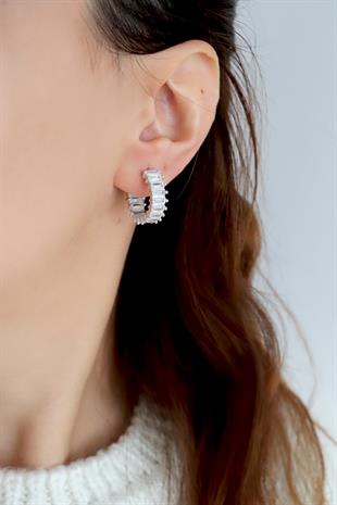 925 Ayar Gümüş Beyaz Baget Taşlı Halka Küpe