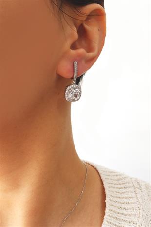 925 Ayar Gümüş Beyaz Taşlı Küpe