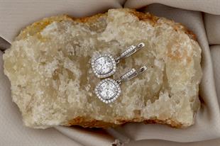 925 Ayar Gümüş Beyaz Taşlı Küpe