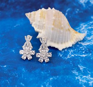 925 Ayar Gümüş Beyaz Taşlı Manolya Çiçeği Küpe