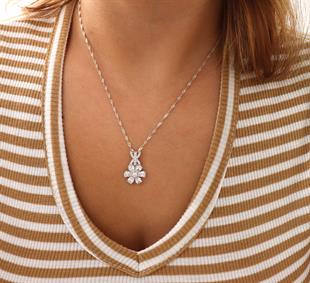 925 Ayar Gümüş Beyaz Taşlı Manolya Çiçeği Kolye